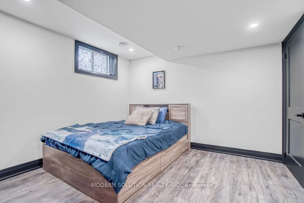 82 Shea Crescent