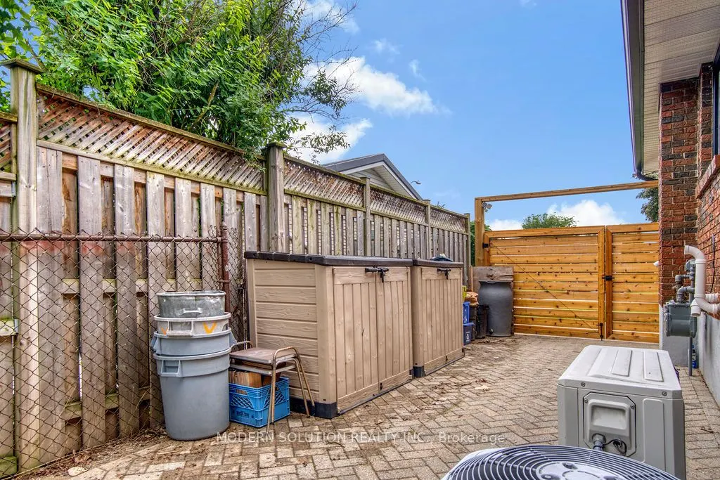 82 Shea Crescent