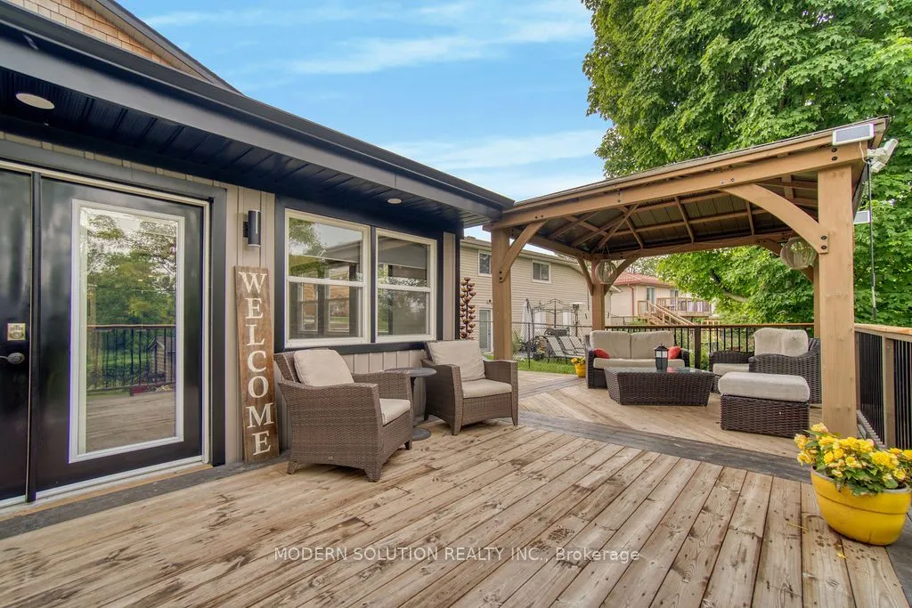 82 Shea Crescent