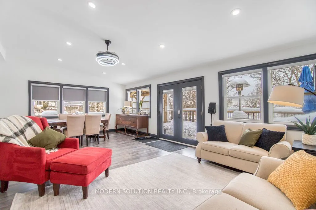 82 Shea Crescent