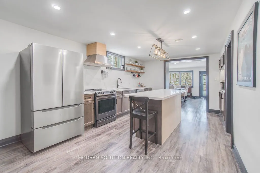 82 Shea Crescent