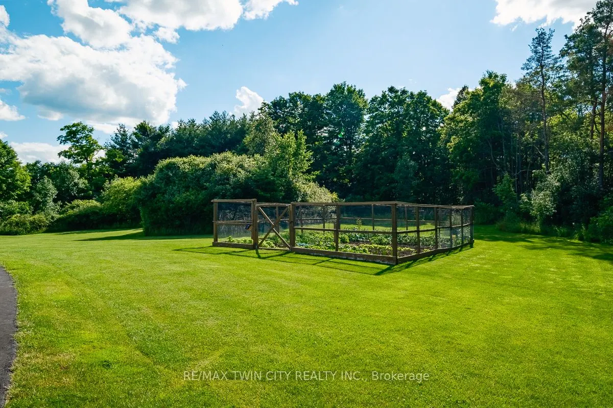 1532 6th Concession Road W