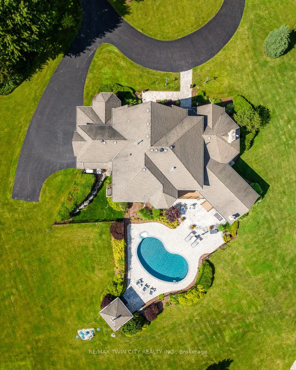 1532 6th Concession Road W