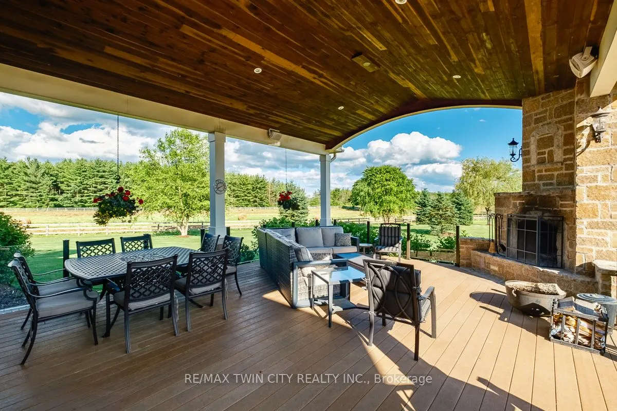 1532 6th Concession Road W