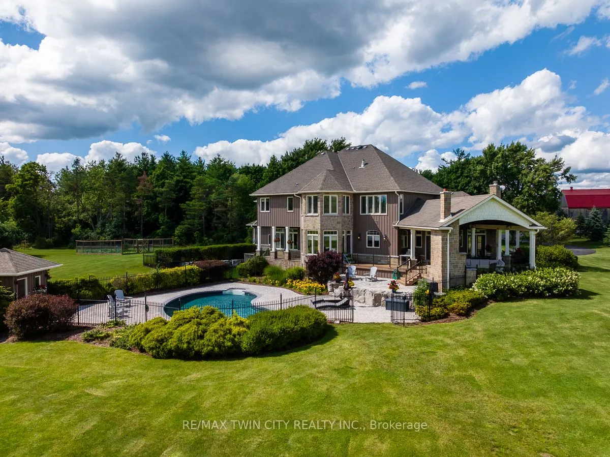 1532 6th Concession Road W