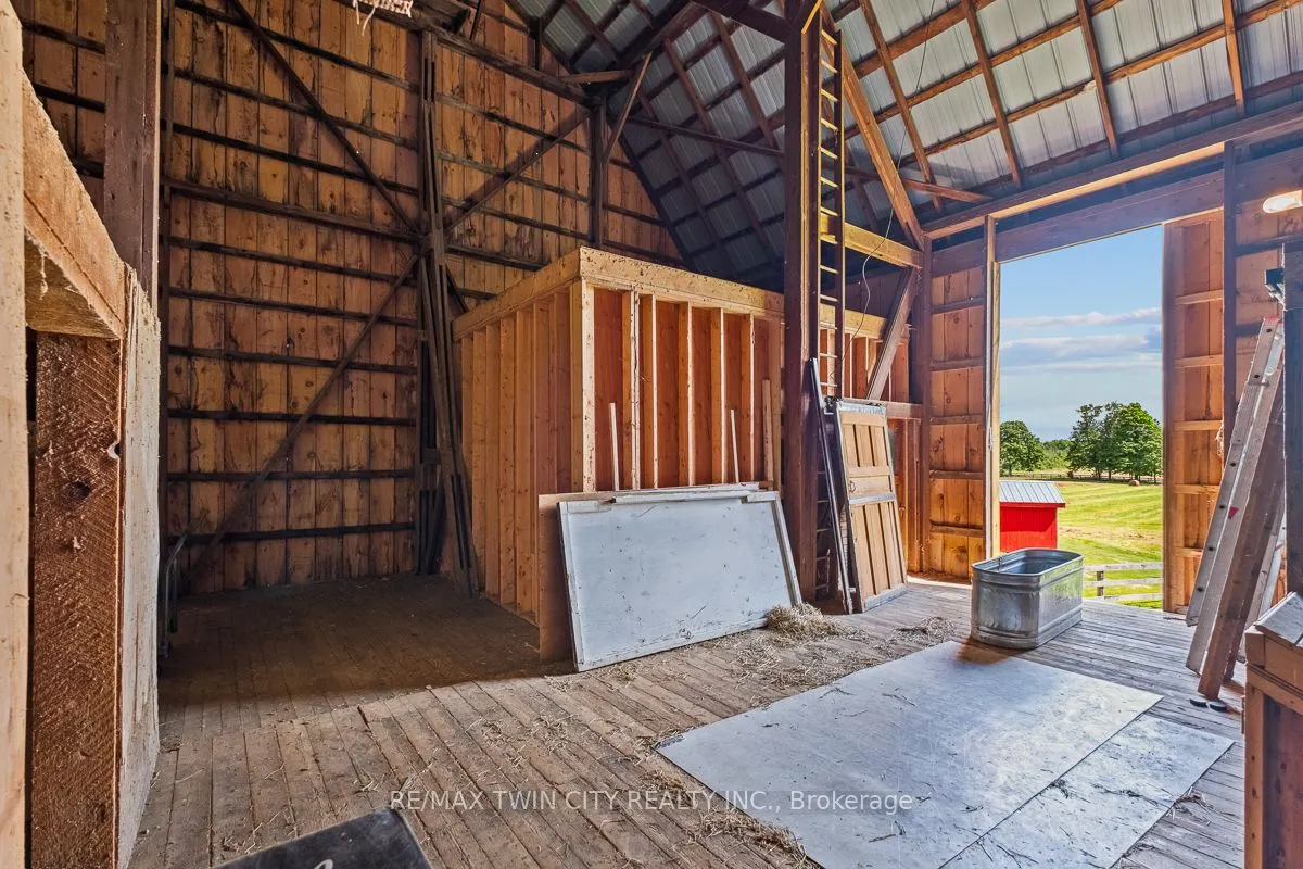 1532 6th Concession Road W