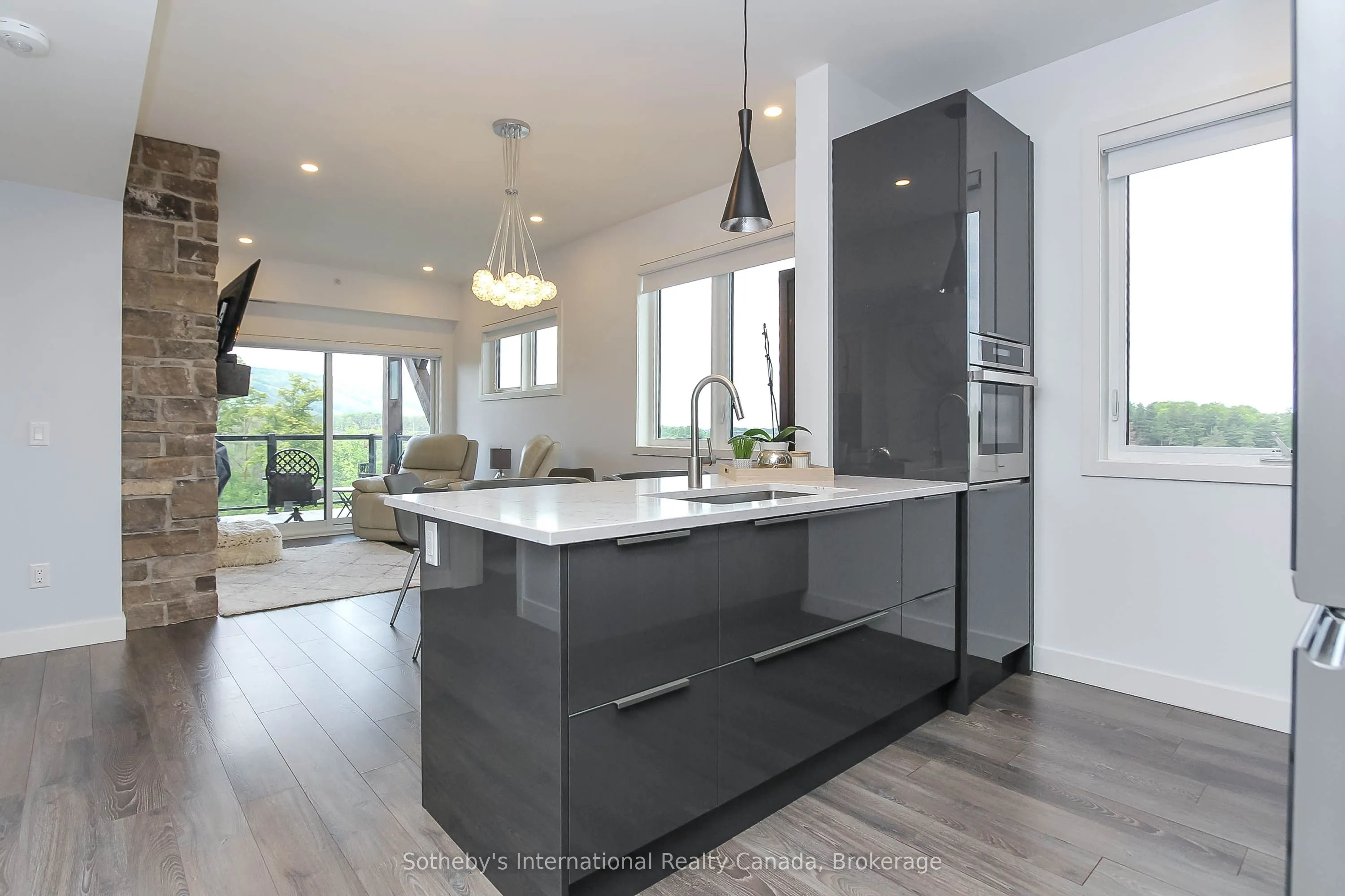 16 BECKWITH Lane, #402