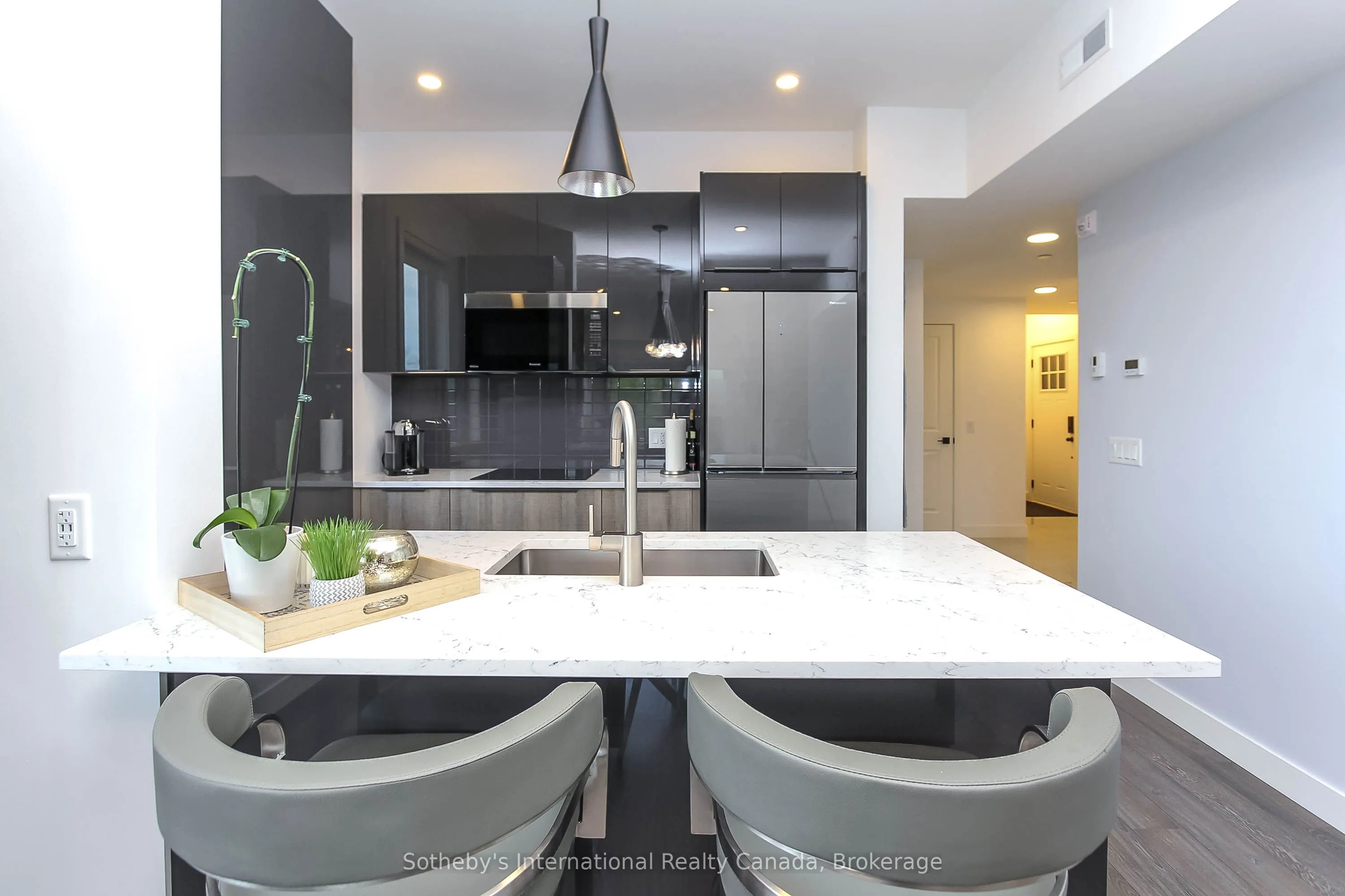 16 BECKWITH Lane, #402