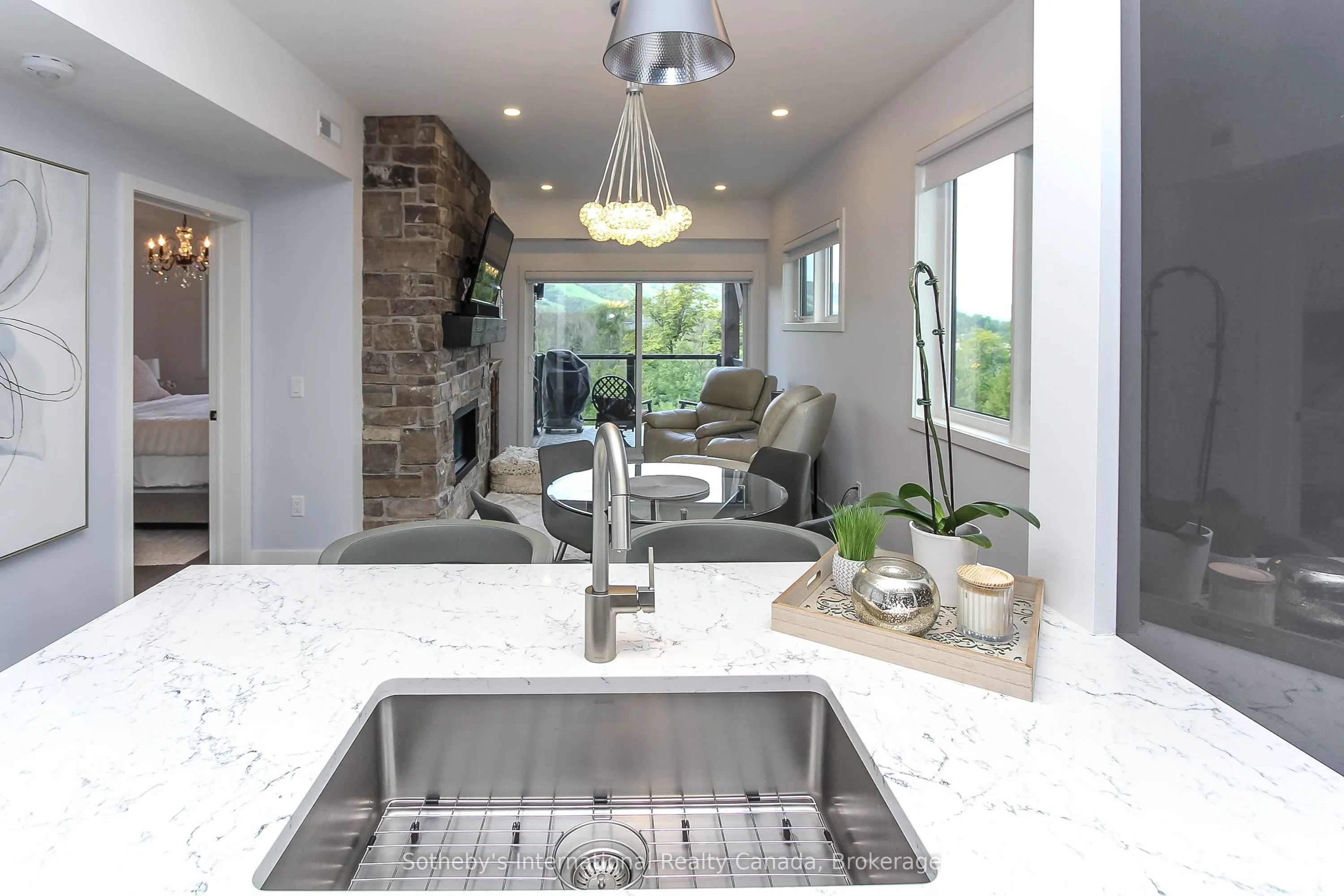 16 BECKWITH Lane, #402