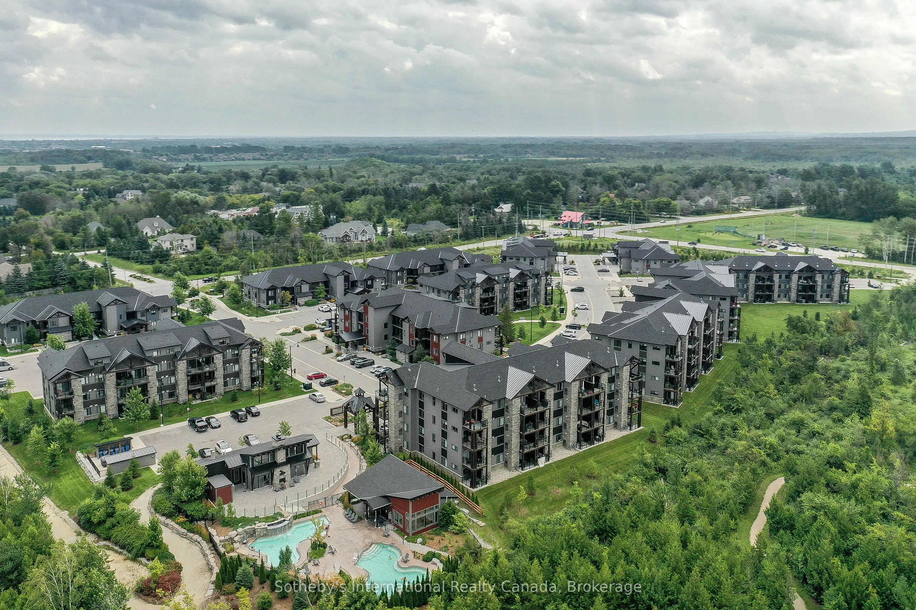 16 BECKWITH Lane, #402