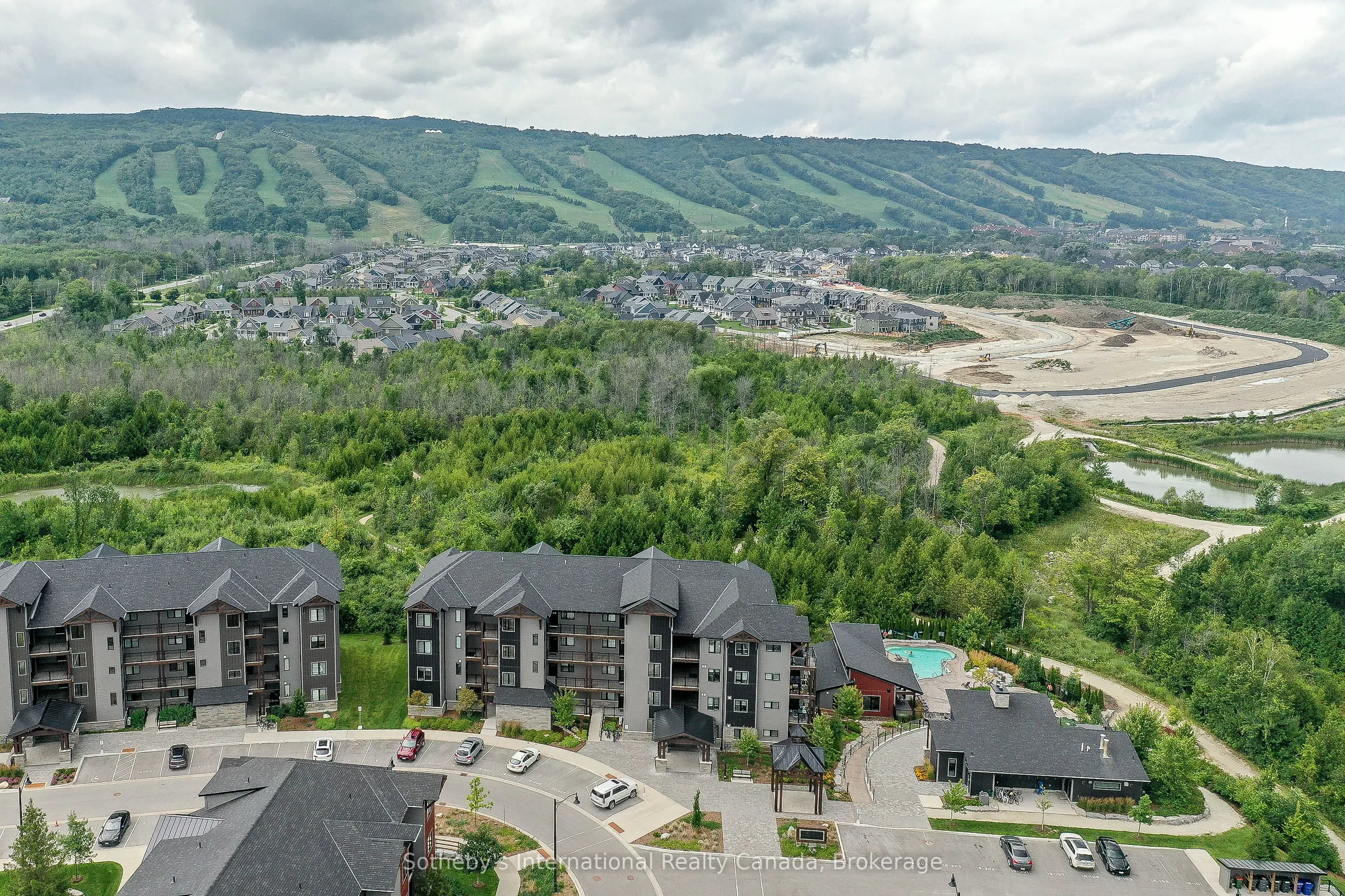 16 BECKWITH Lane, #402