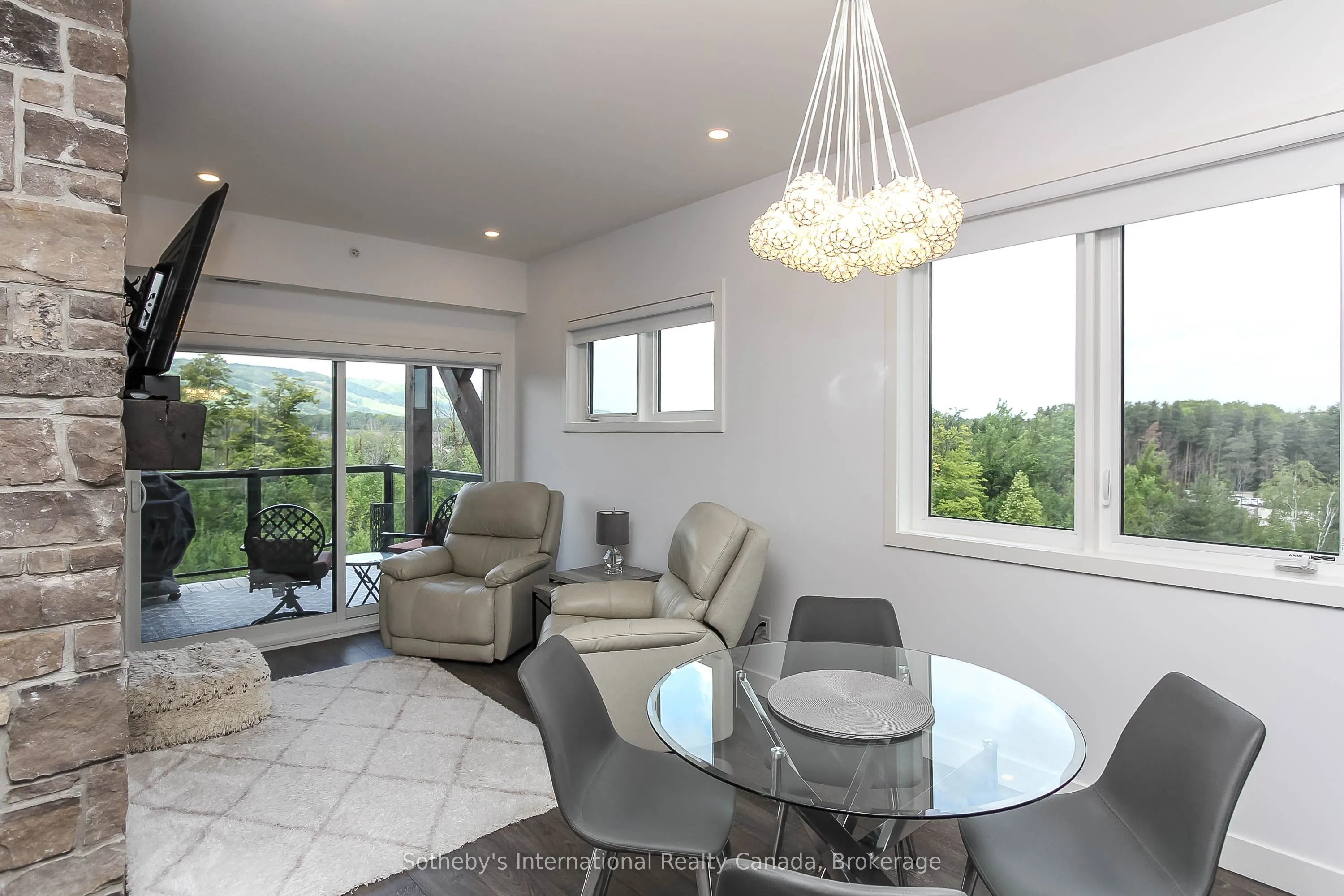 16 BECKWITH Lane, #402