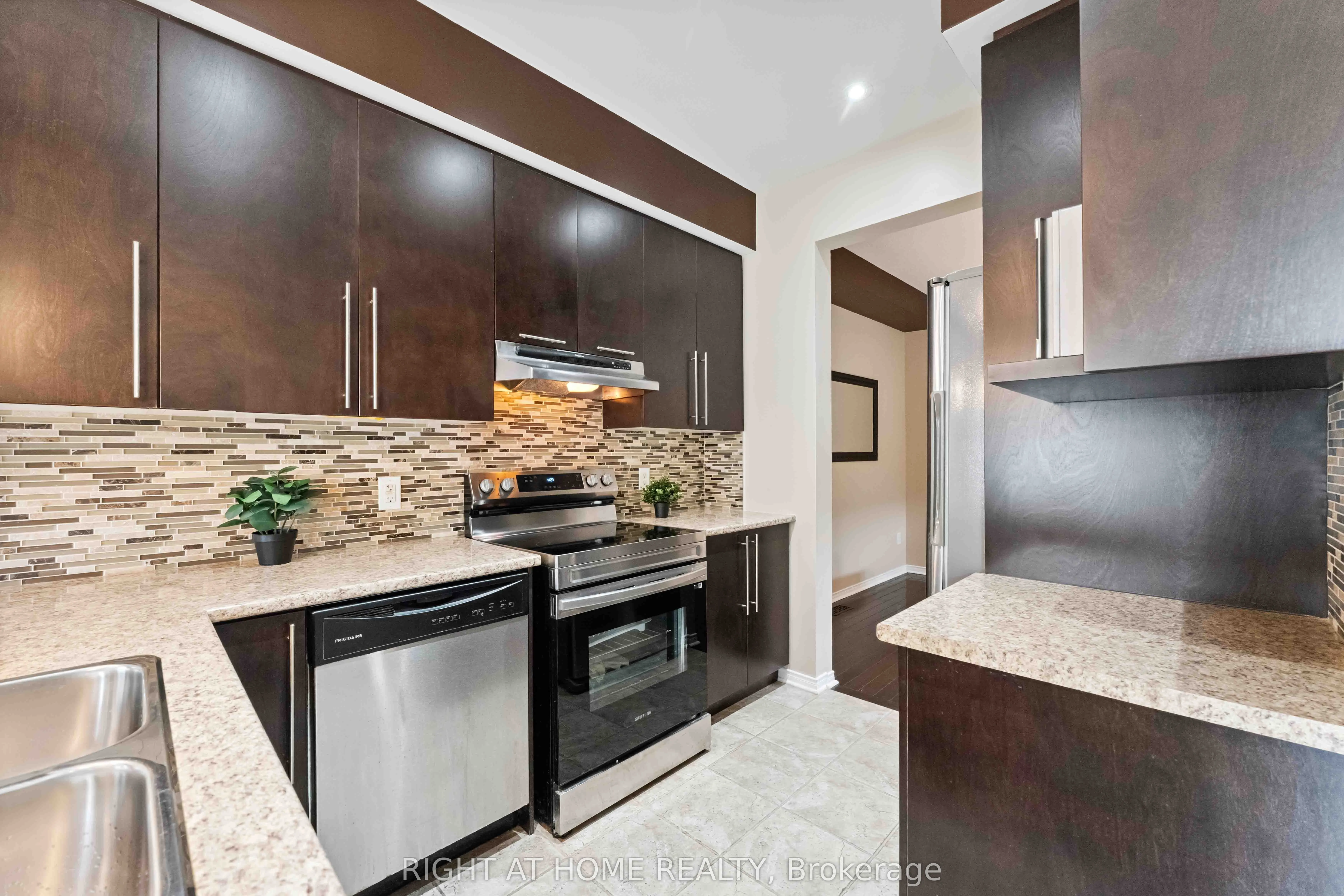 905 Caldermill Private