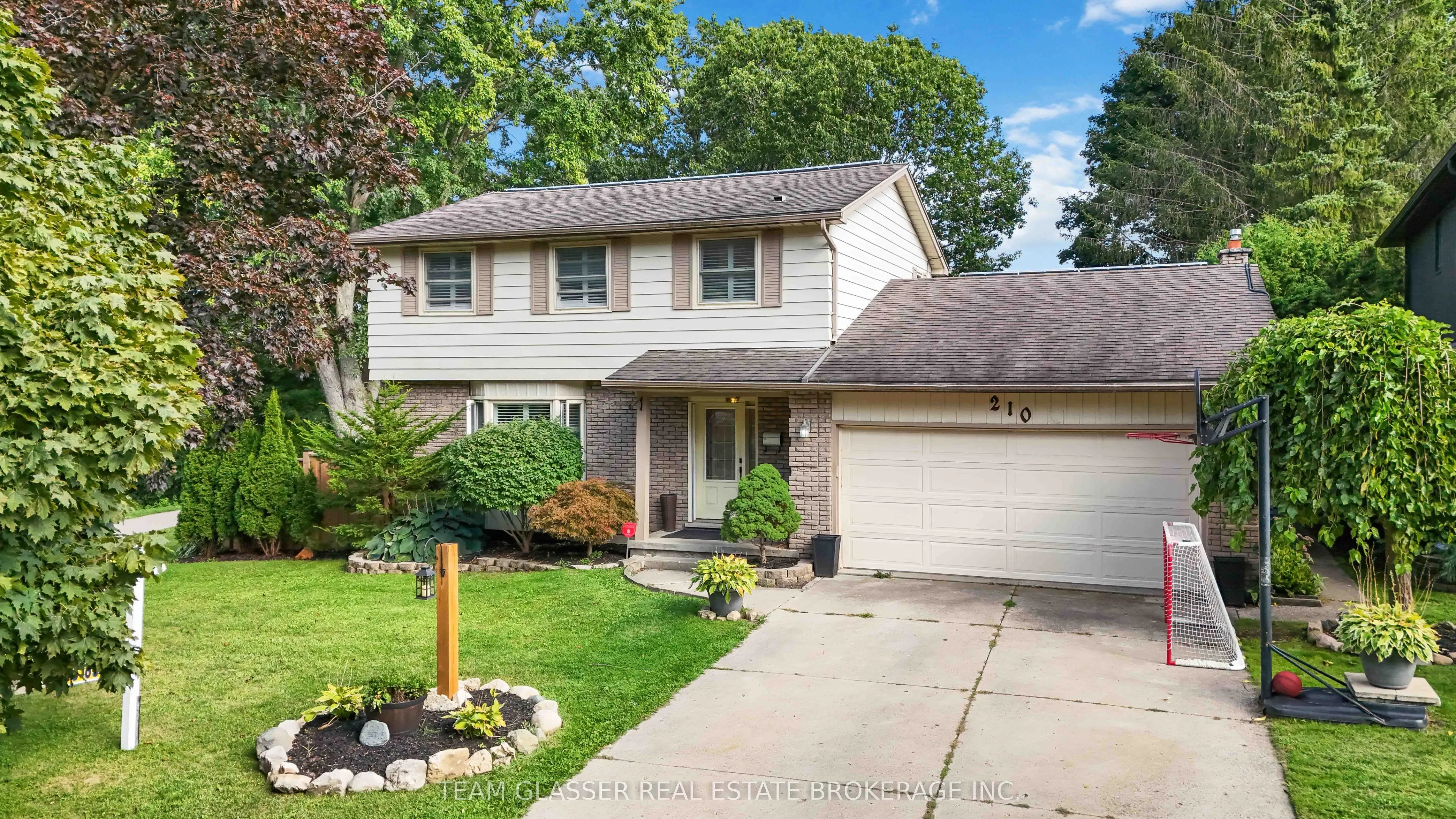 210 CHALET Crescent