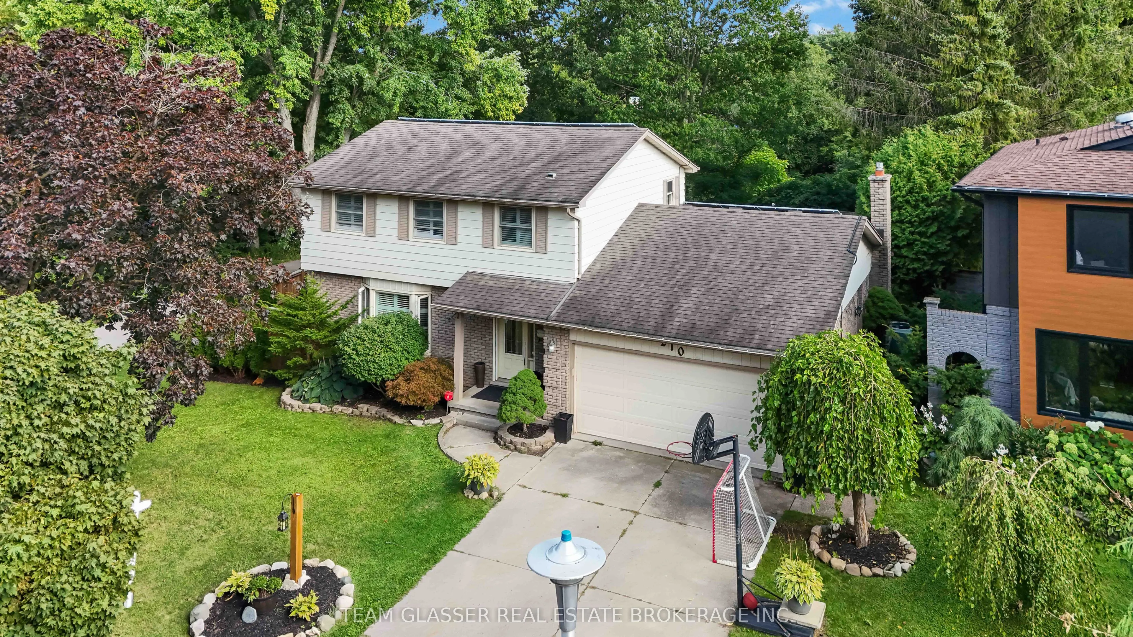 210 CHALET Crescent