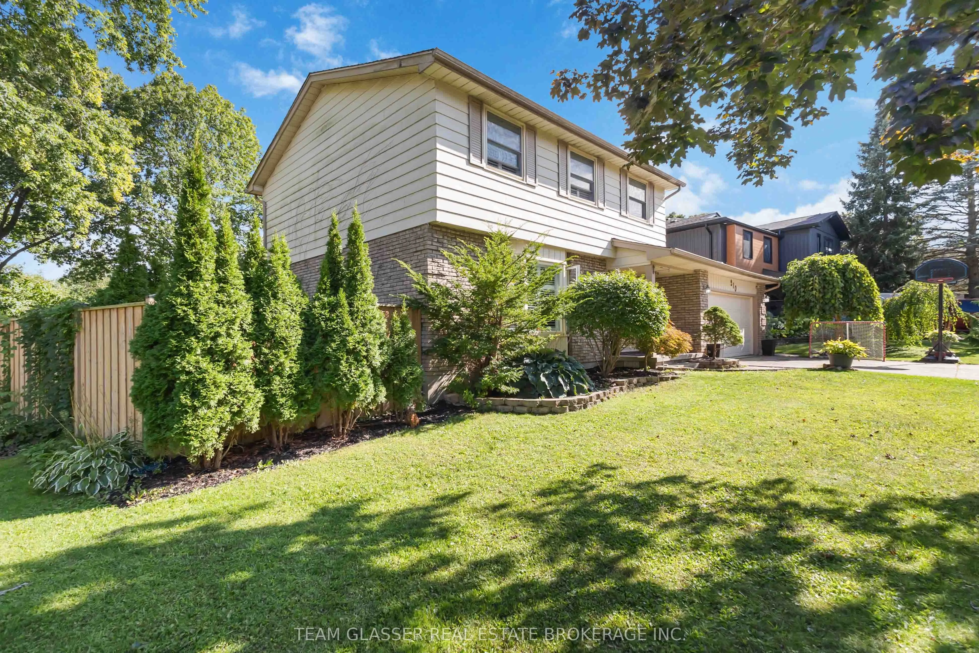 210 CHALET Crescent