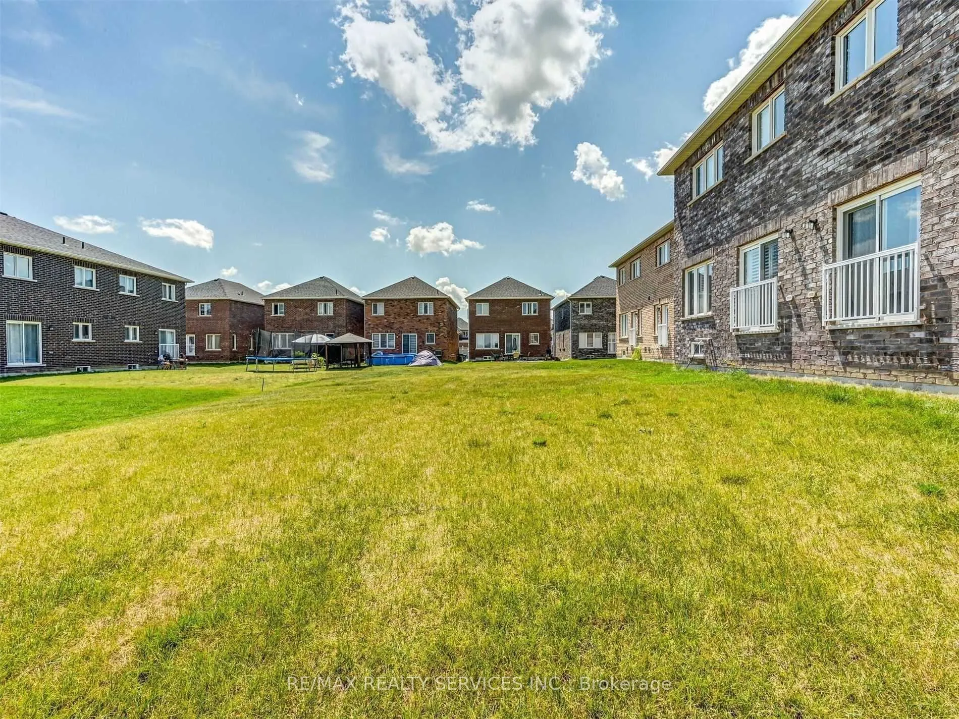 212 Ridley Crescent