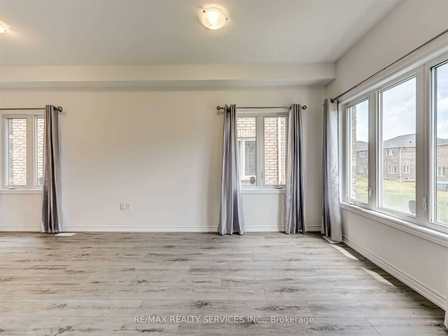 212 Ridley Crescent