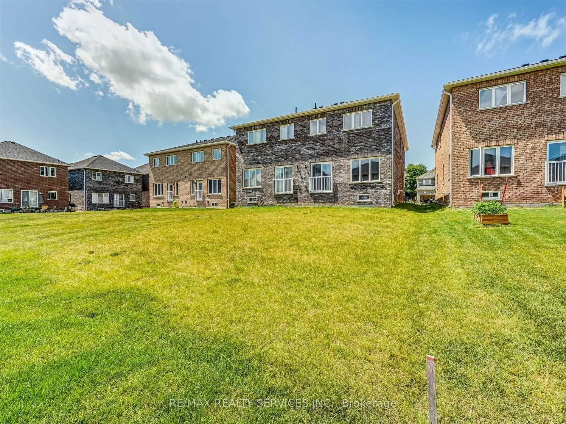 212 Ridley Crescent