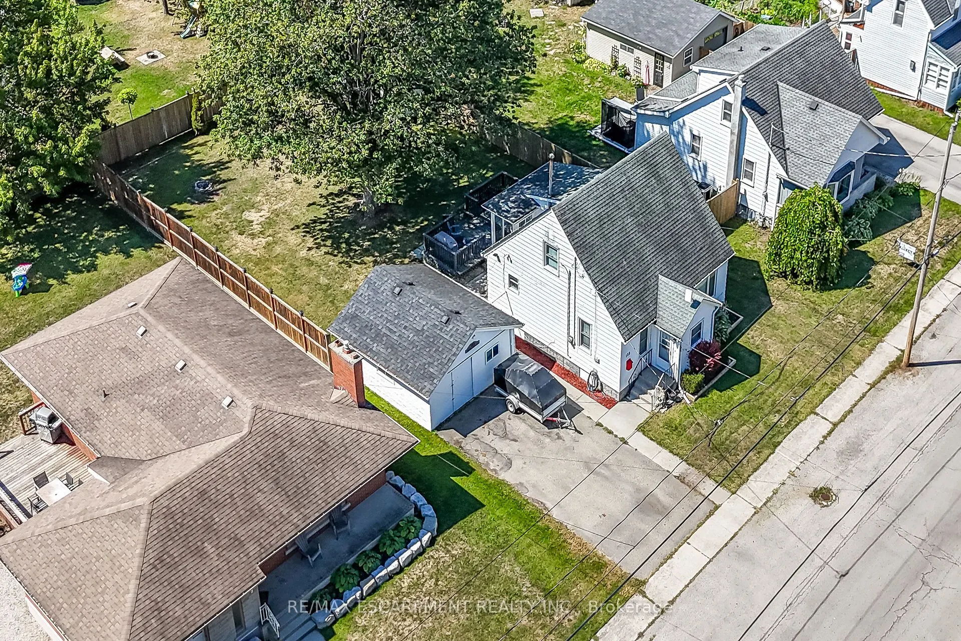 122 Fairview Avenue E