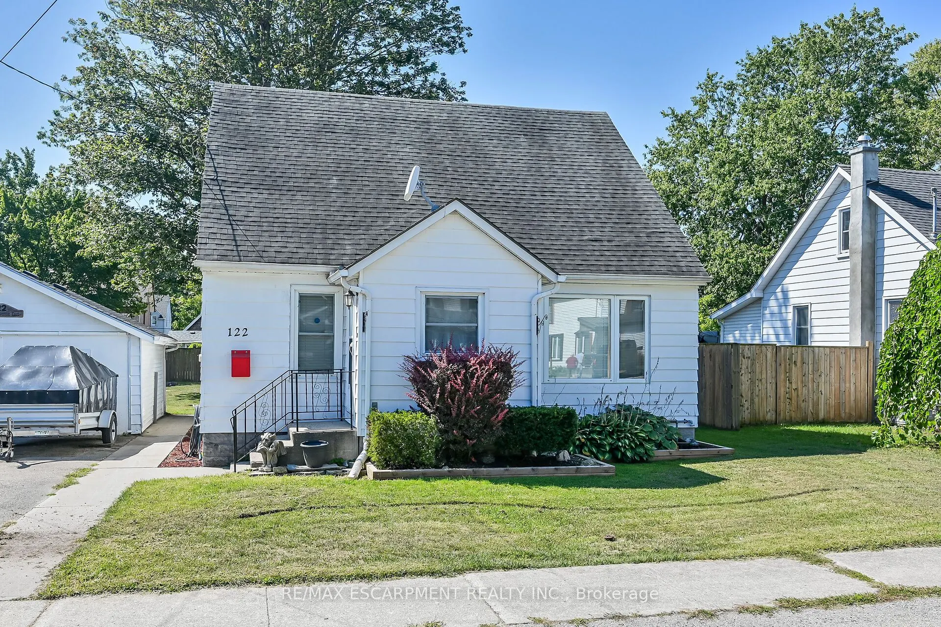 122 Fairview Avenue E