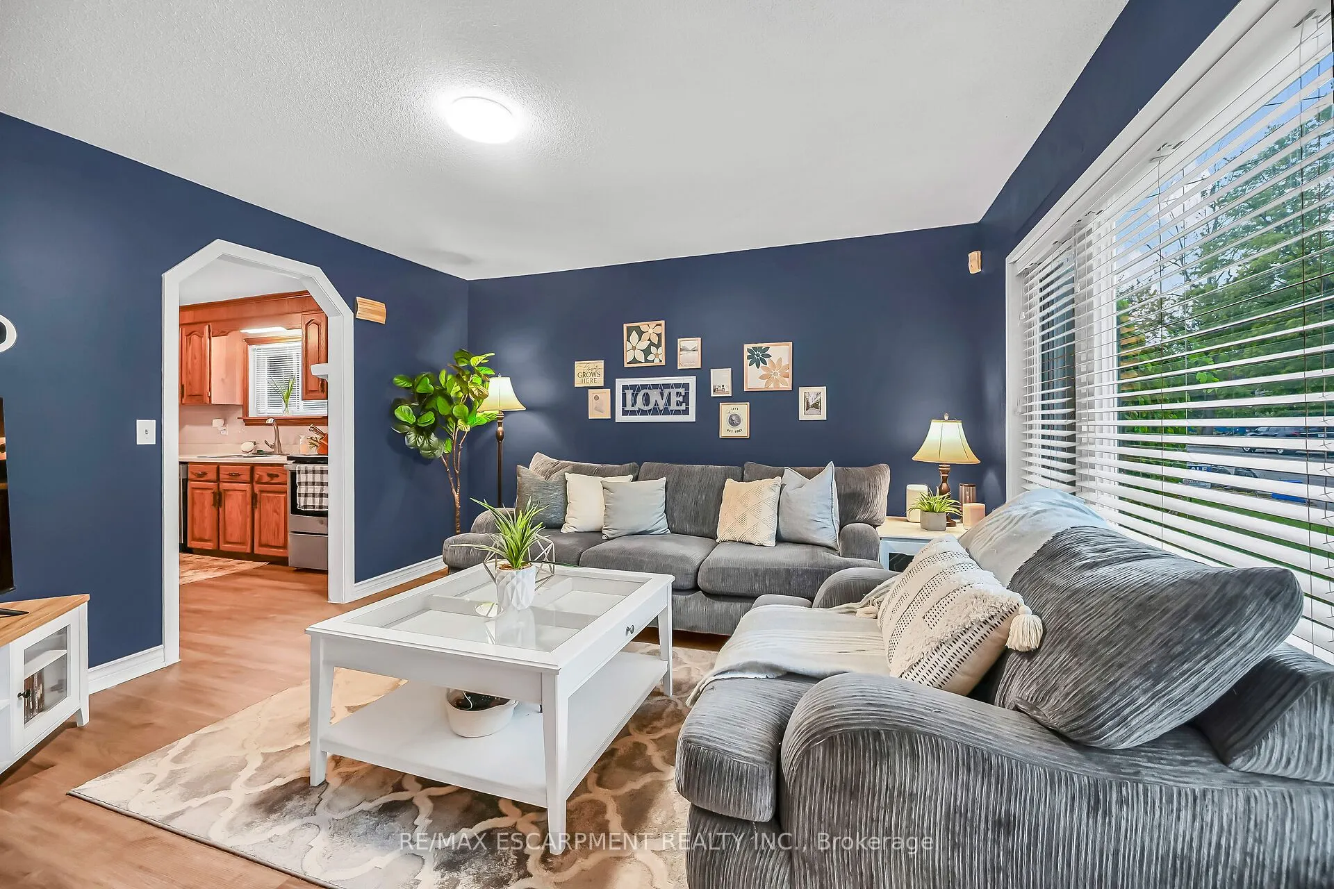 122 Fairview Avenue E