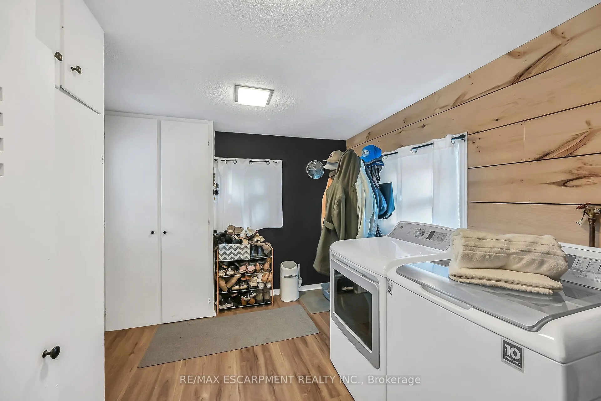 122 Fairview Avenue E