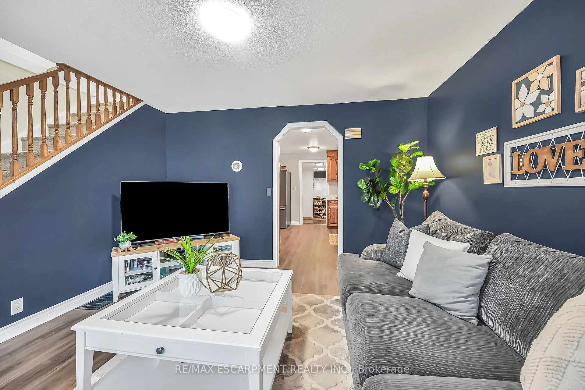 122 Fairview Avenue E
