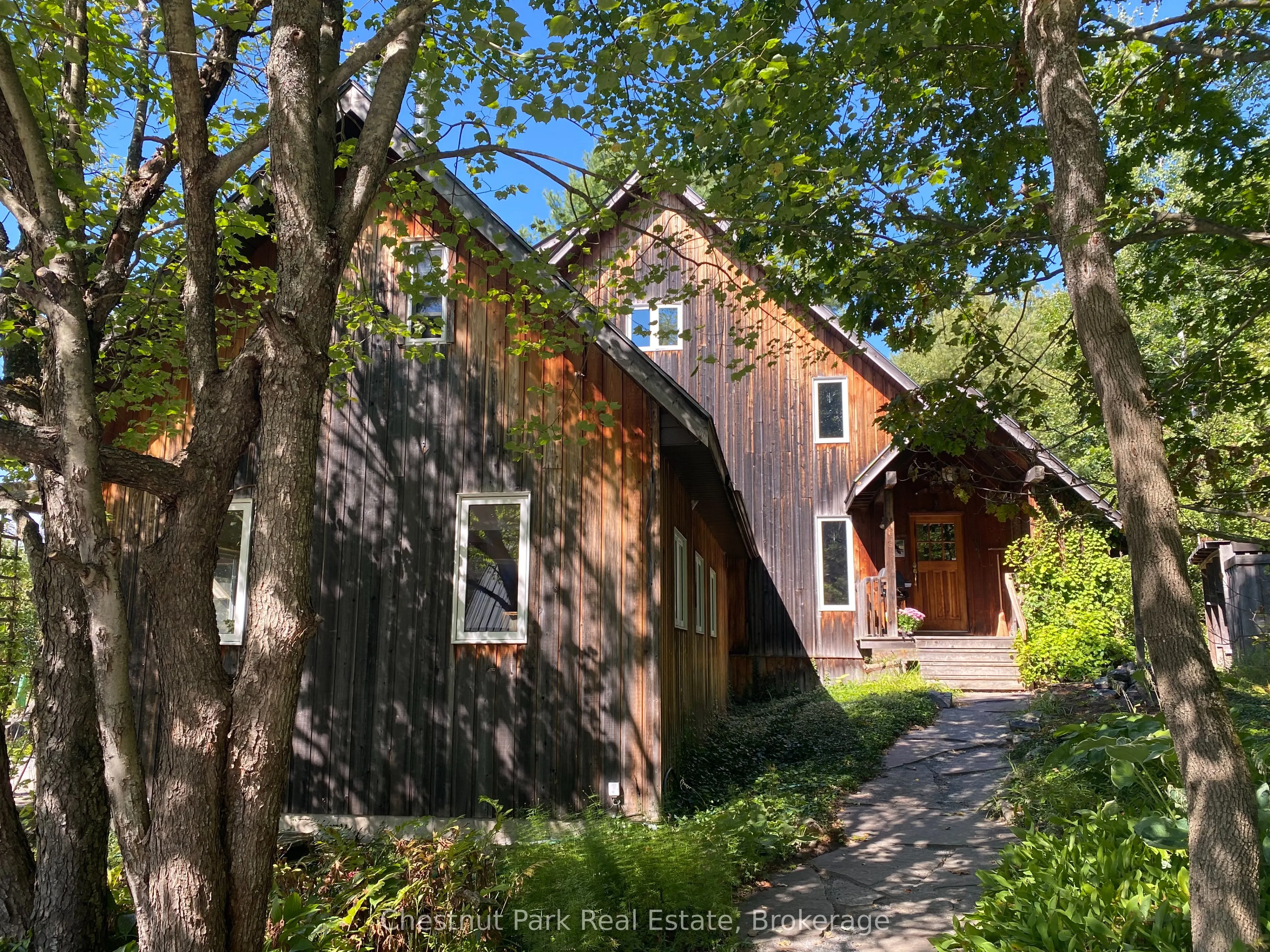 1082 North Shore Road E