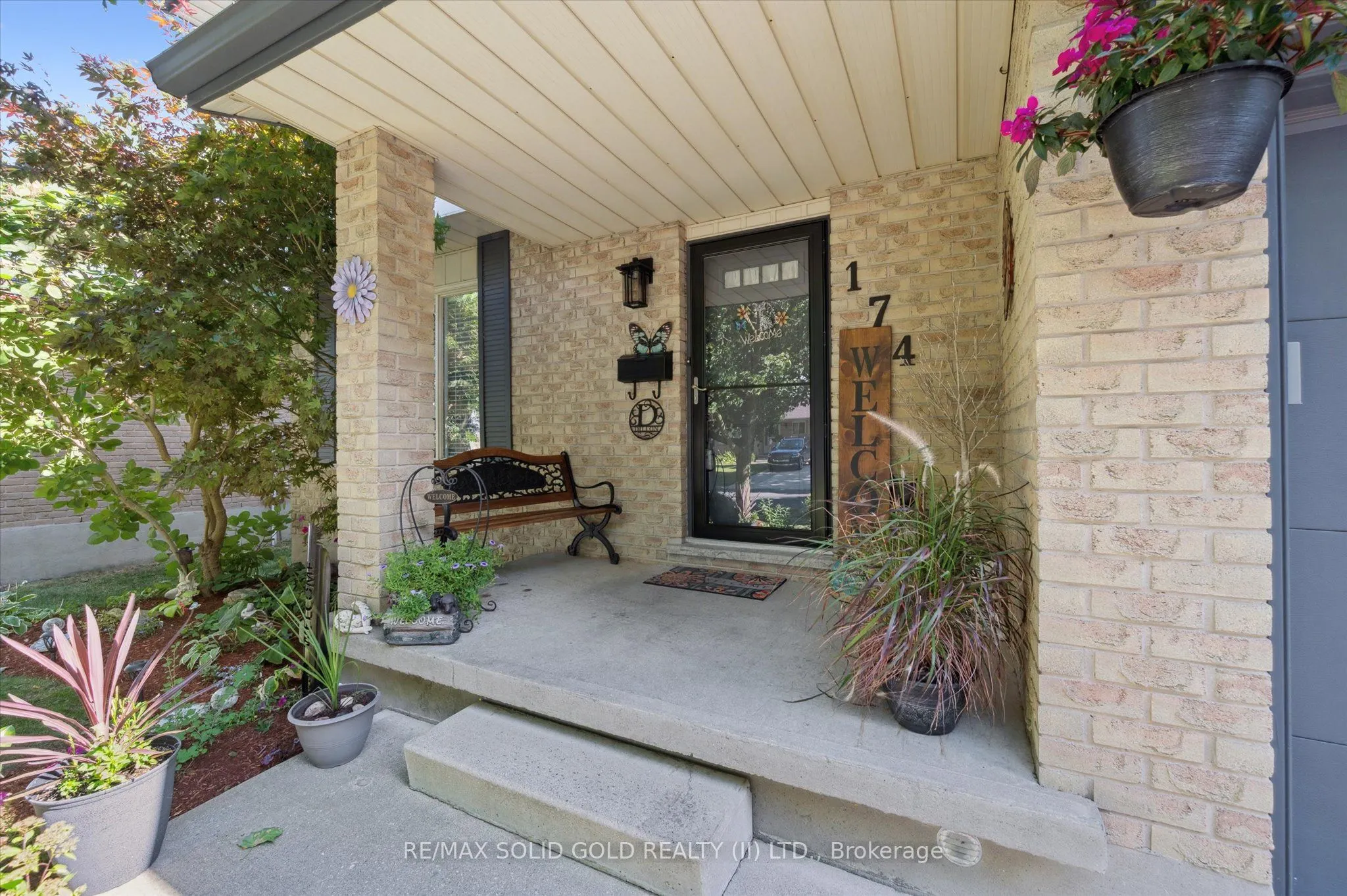 174 Sunpoint Crescent