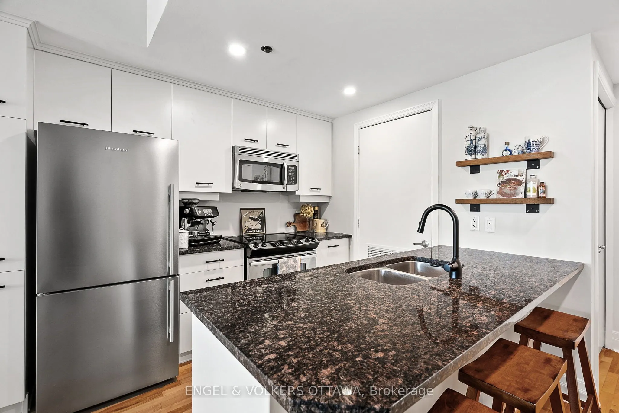 950 Marguerite Avenue, #107