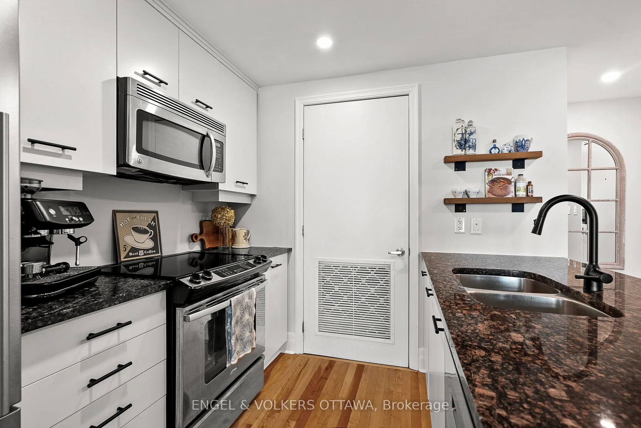 950 Marguerite Avenue, #107