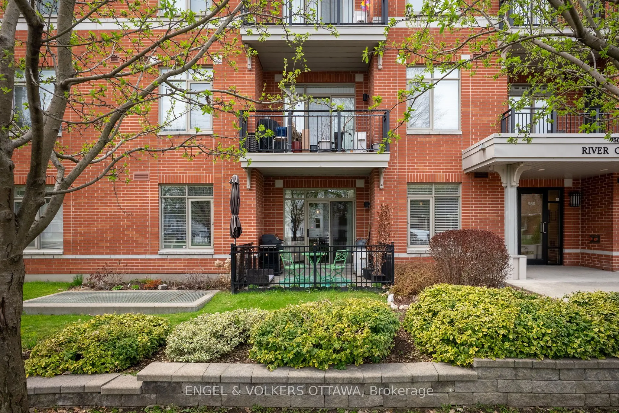 950 Marguerite Avenue, #107