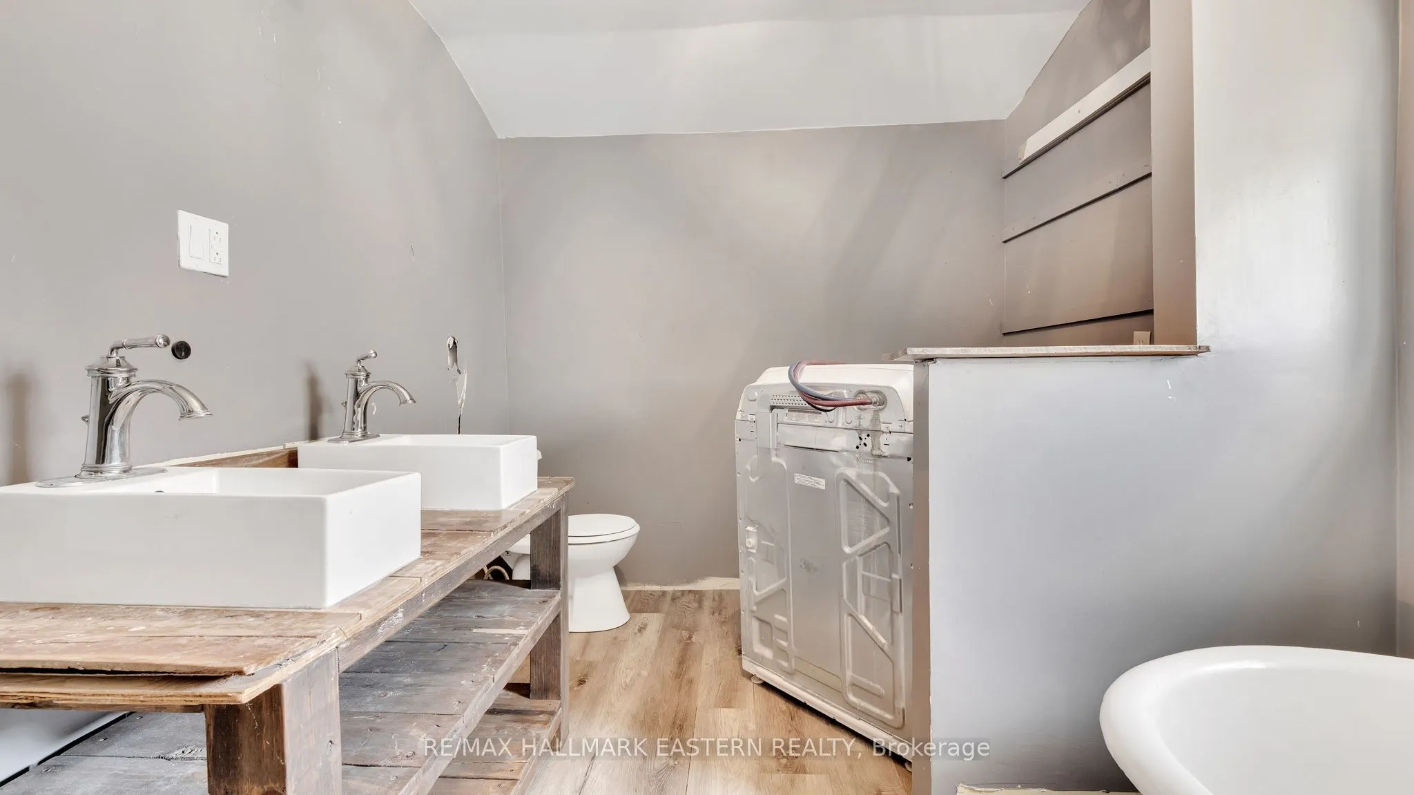 14 OTTAWA Street W