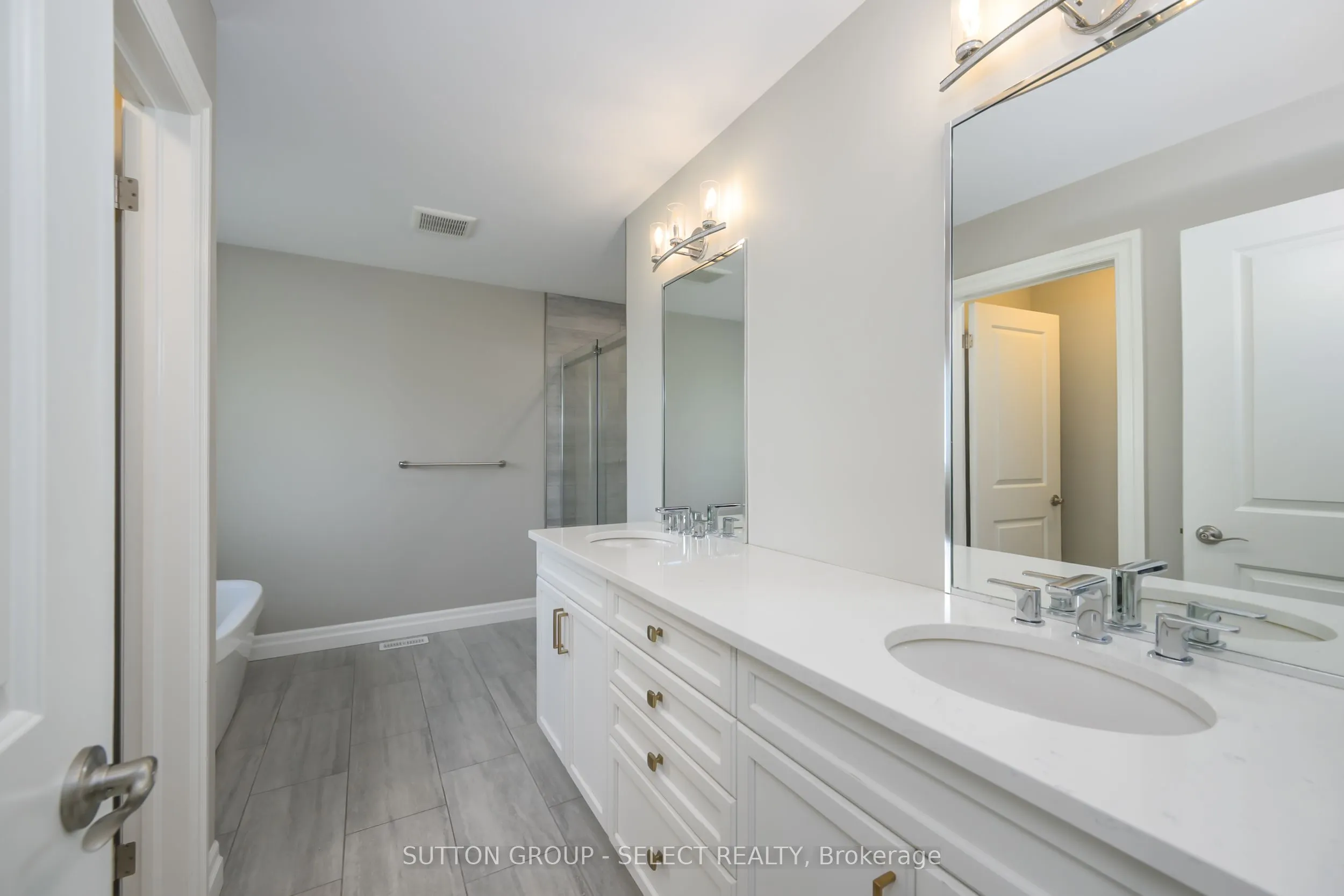 1061 Eagletrace Drive, #33
