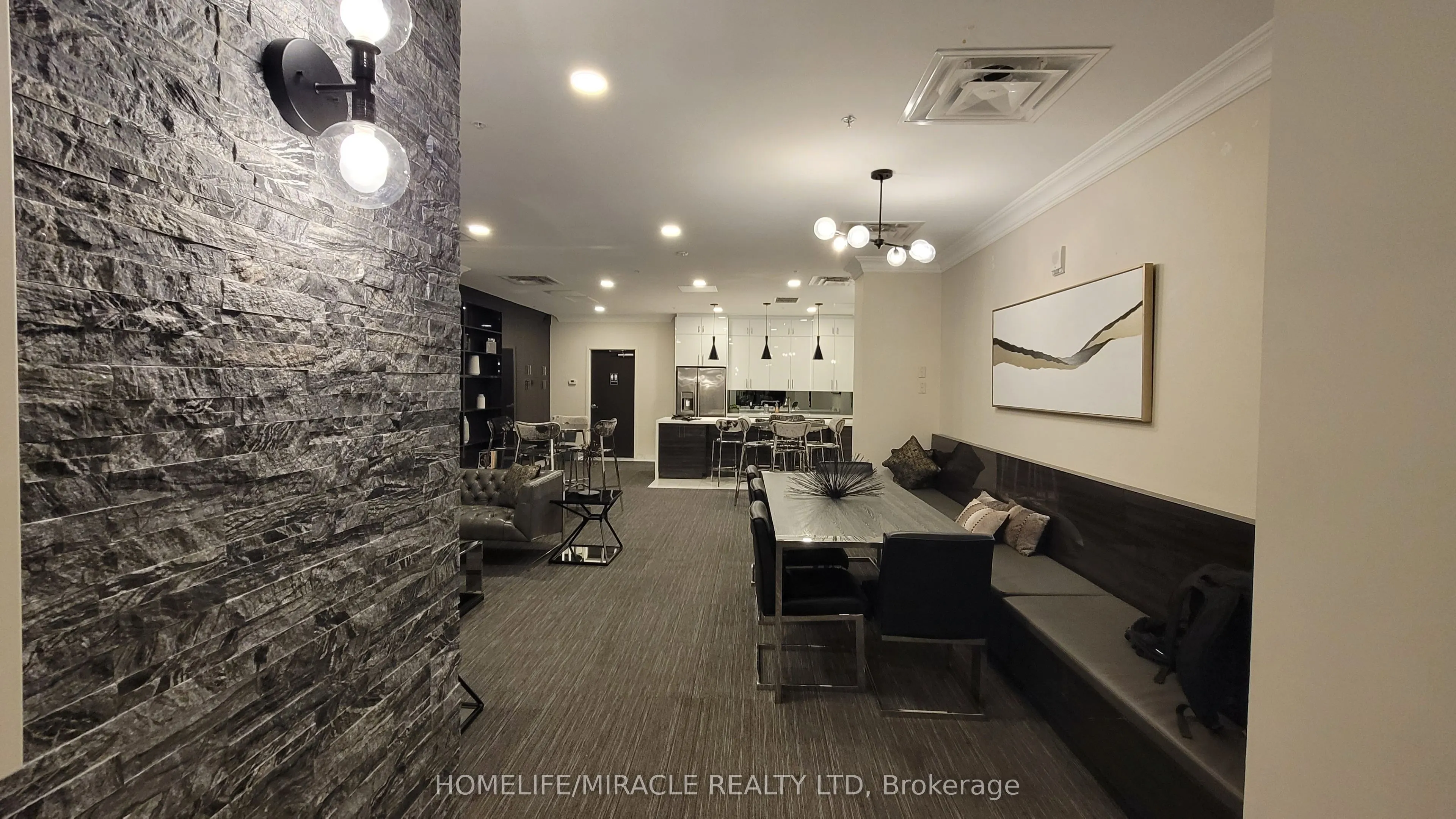 118 king Street E, #422