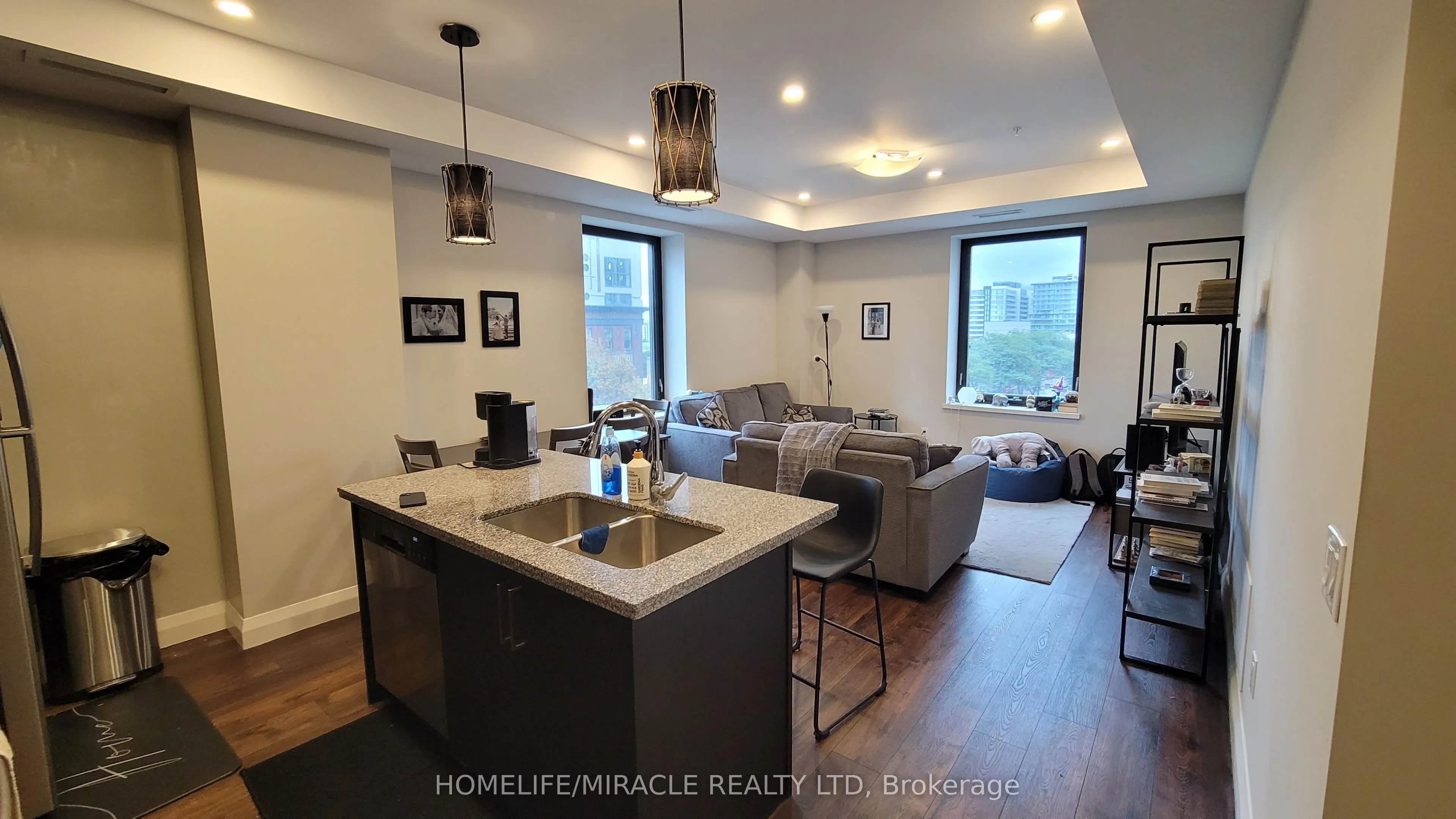 118 king Street E, #422
