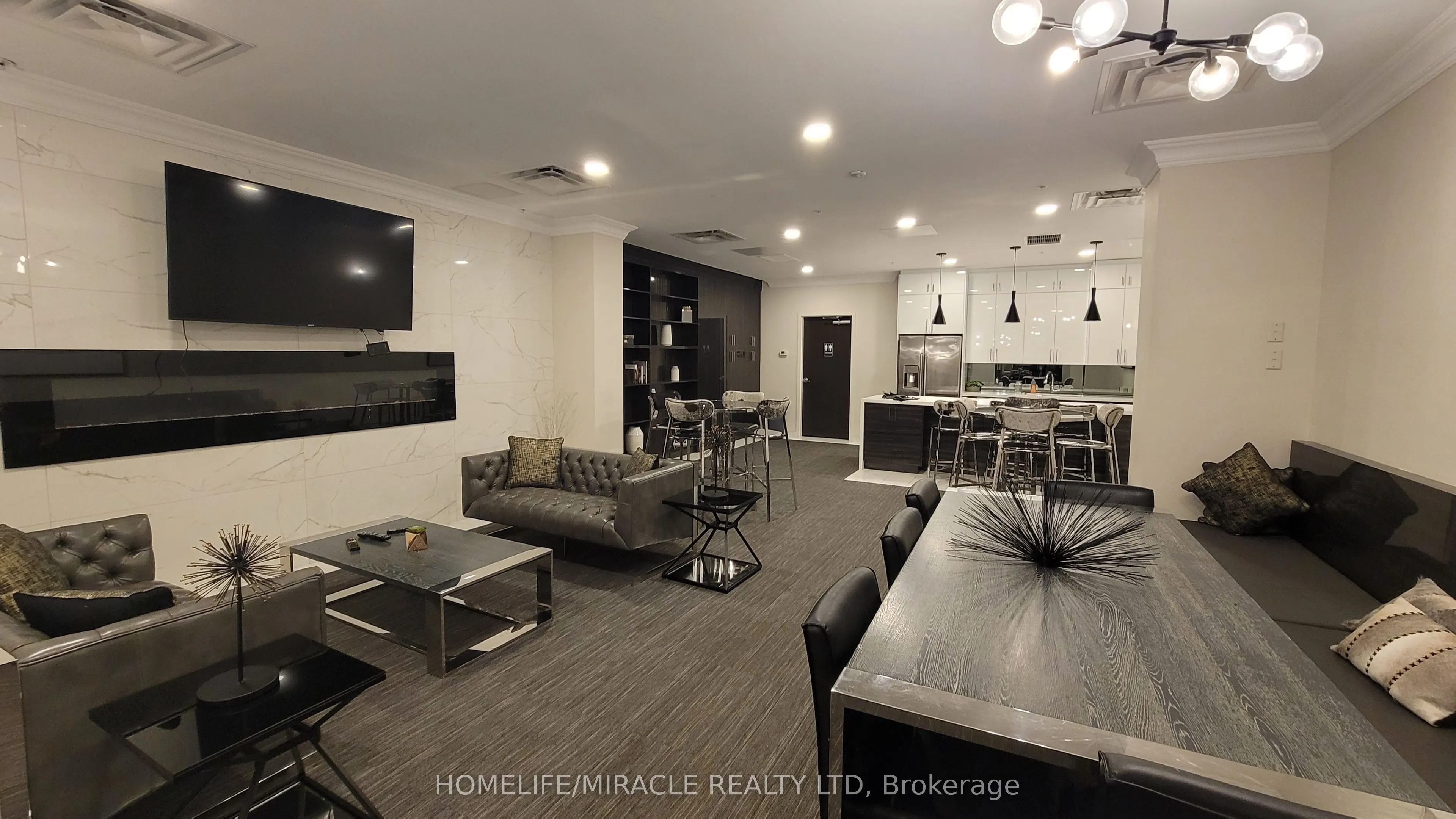 118 king Street E, #422