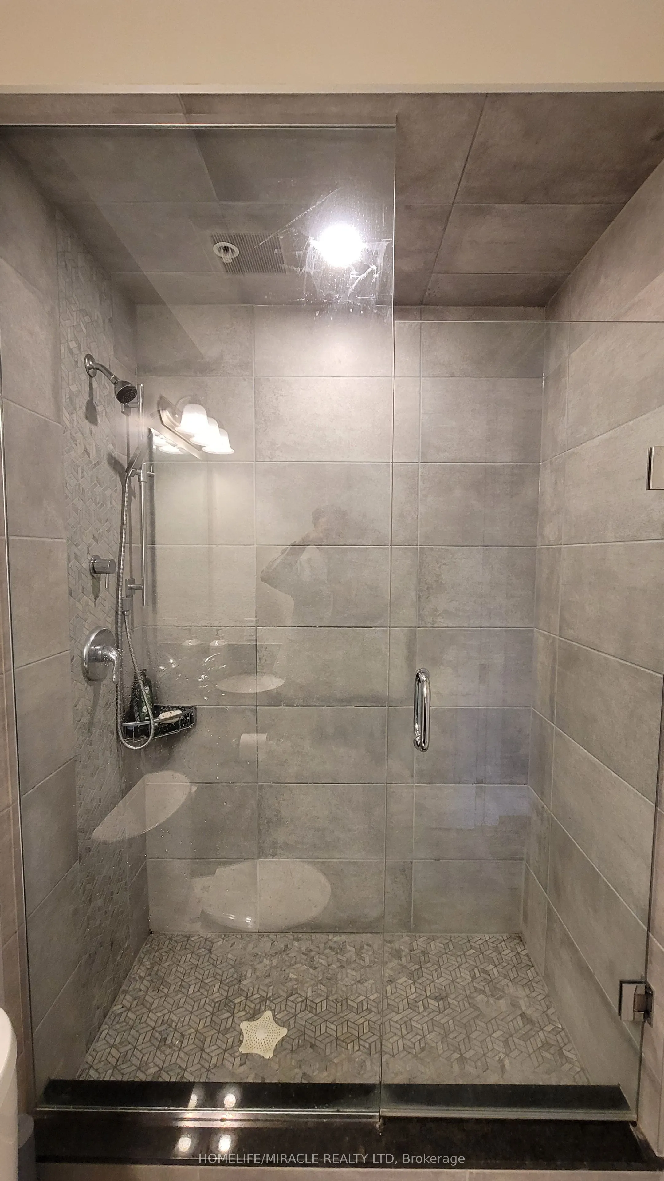 118 king Street E, #422
