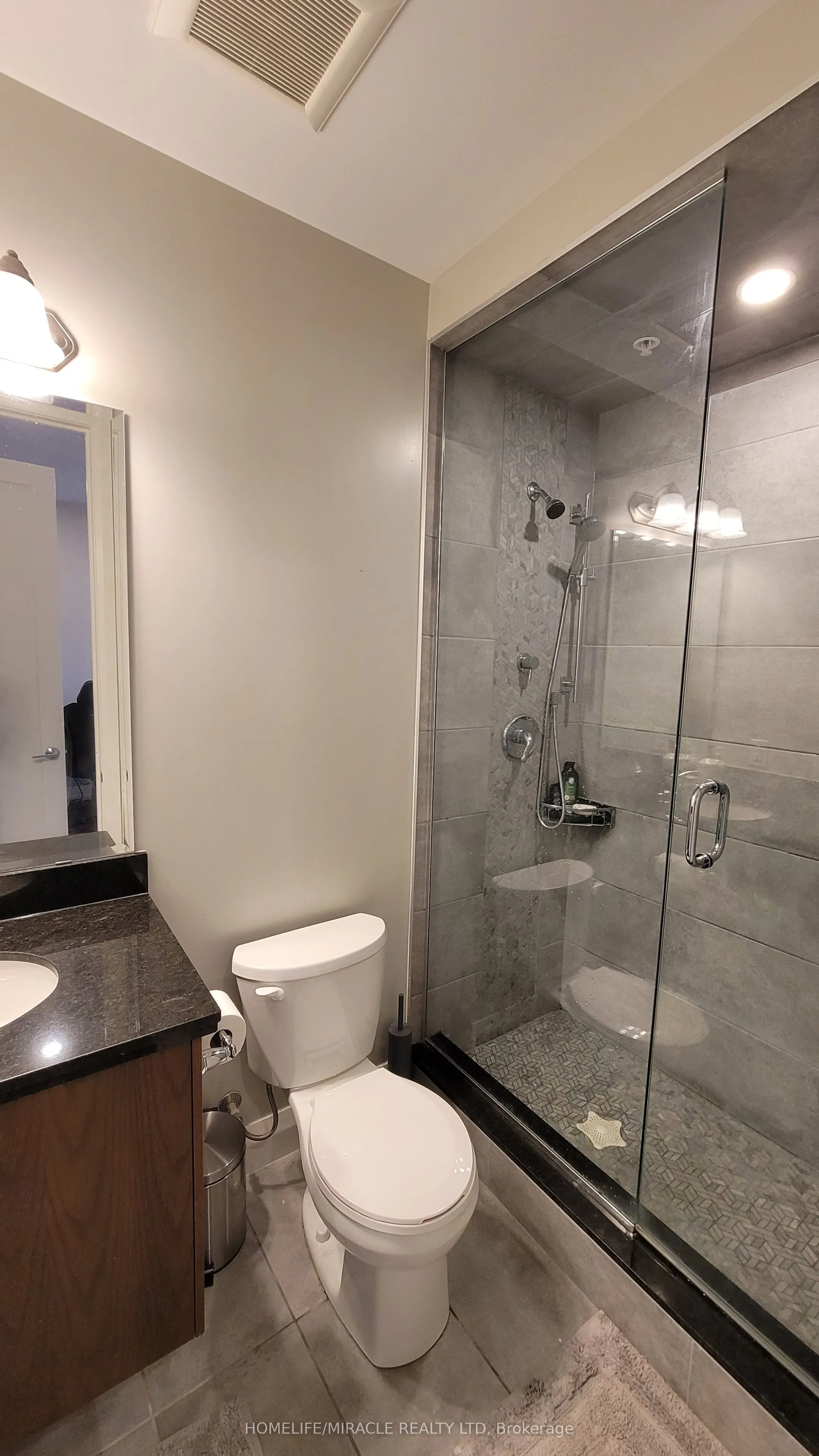 118 king Street E, #422