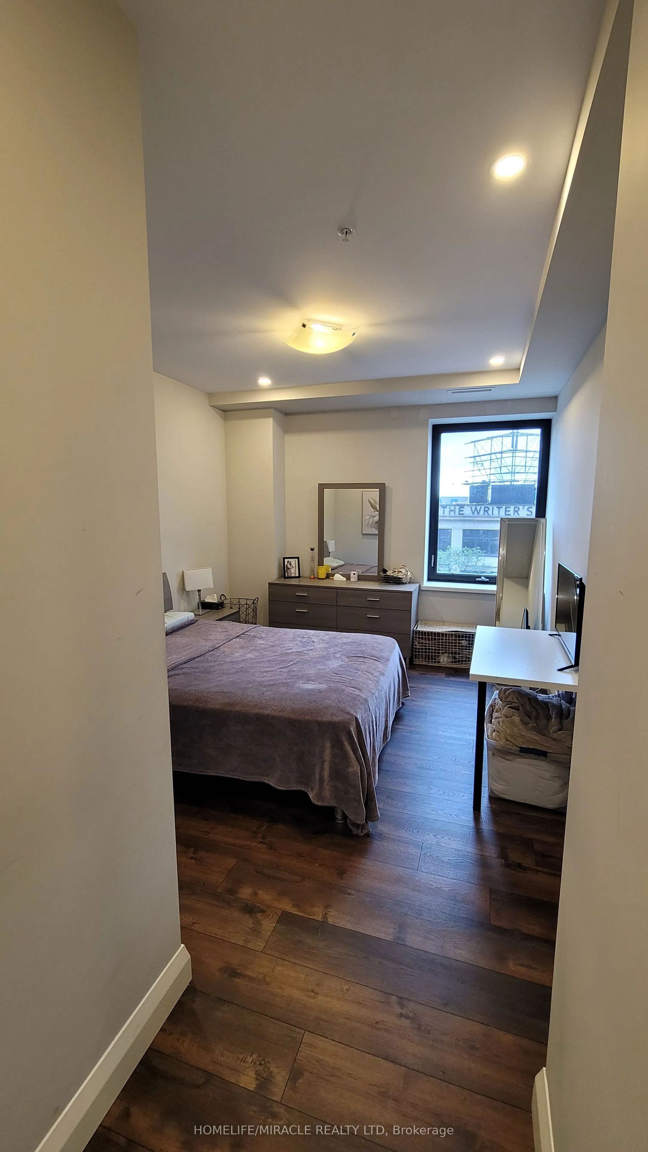 118 king Street E, #422