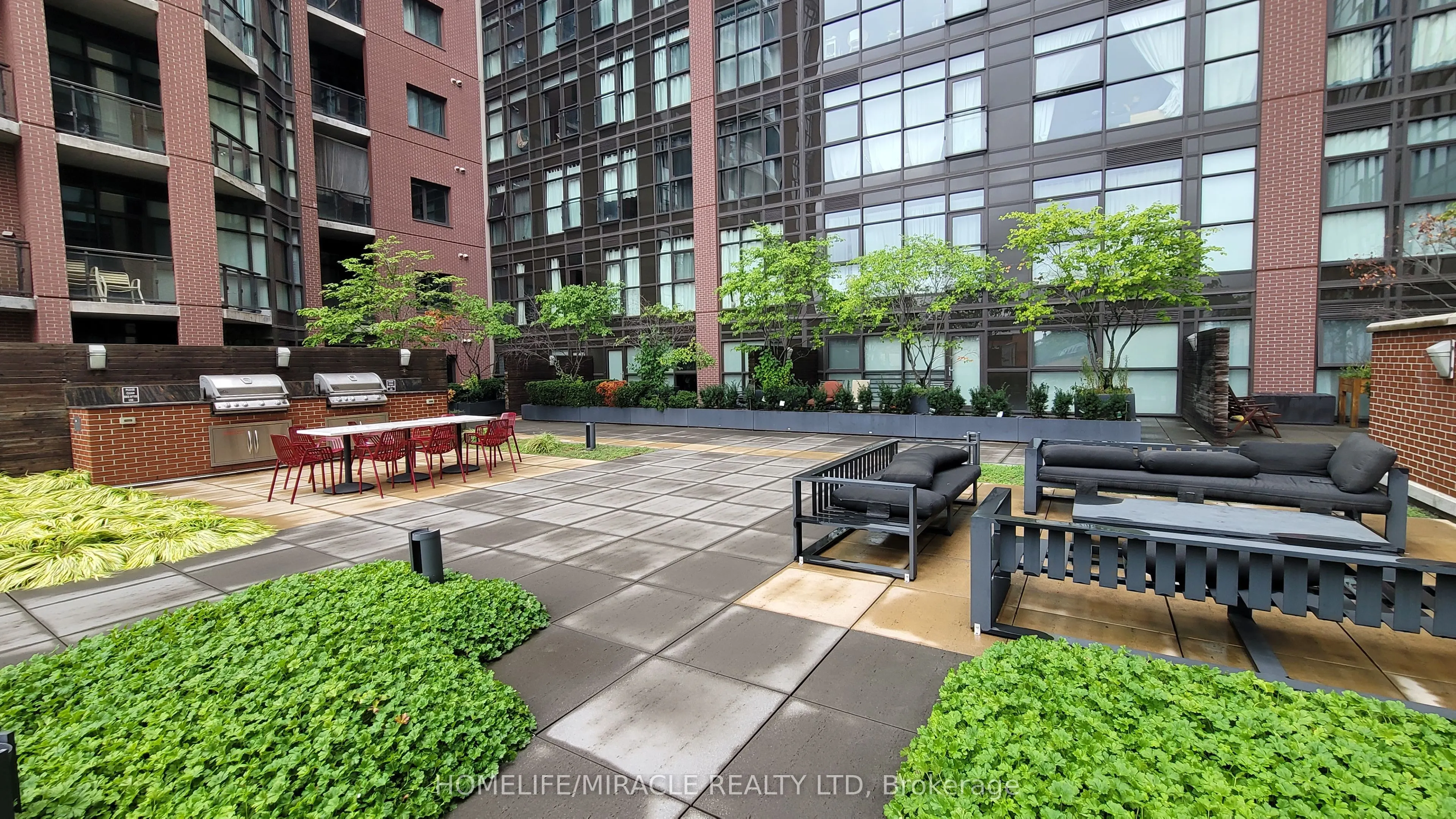 118 king Street E, #422