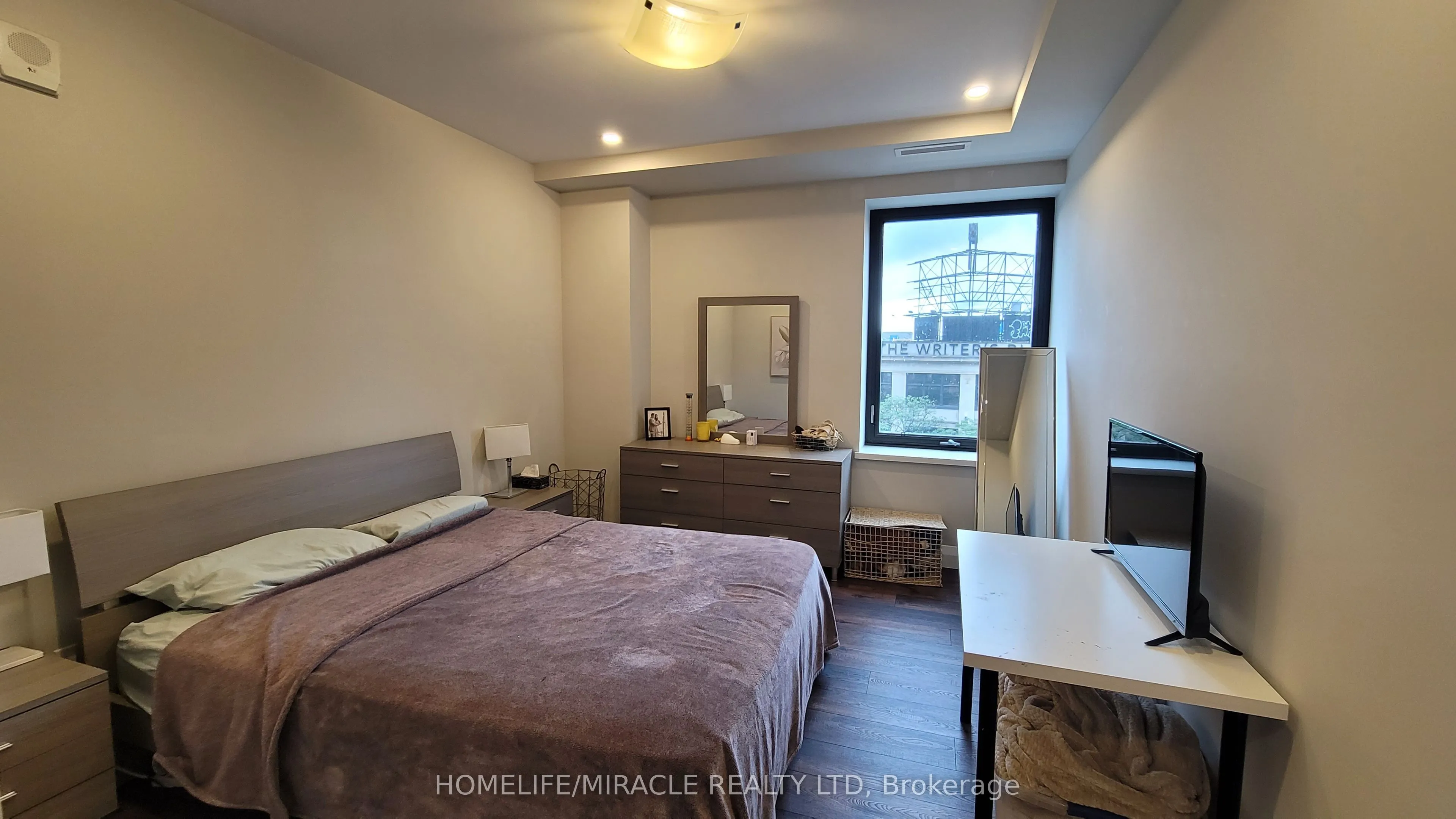 118 king Street E, #422