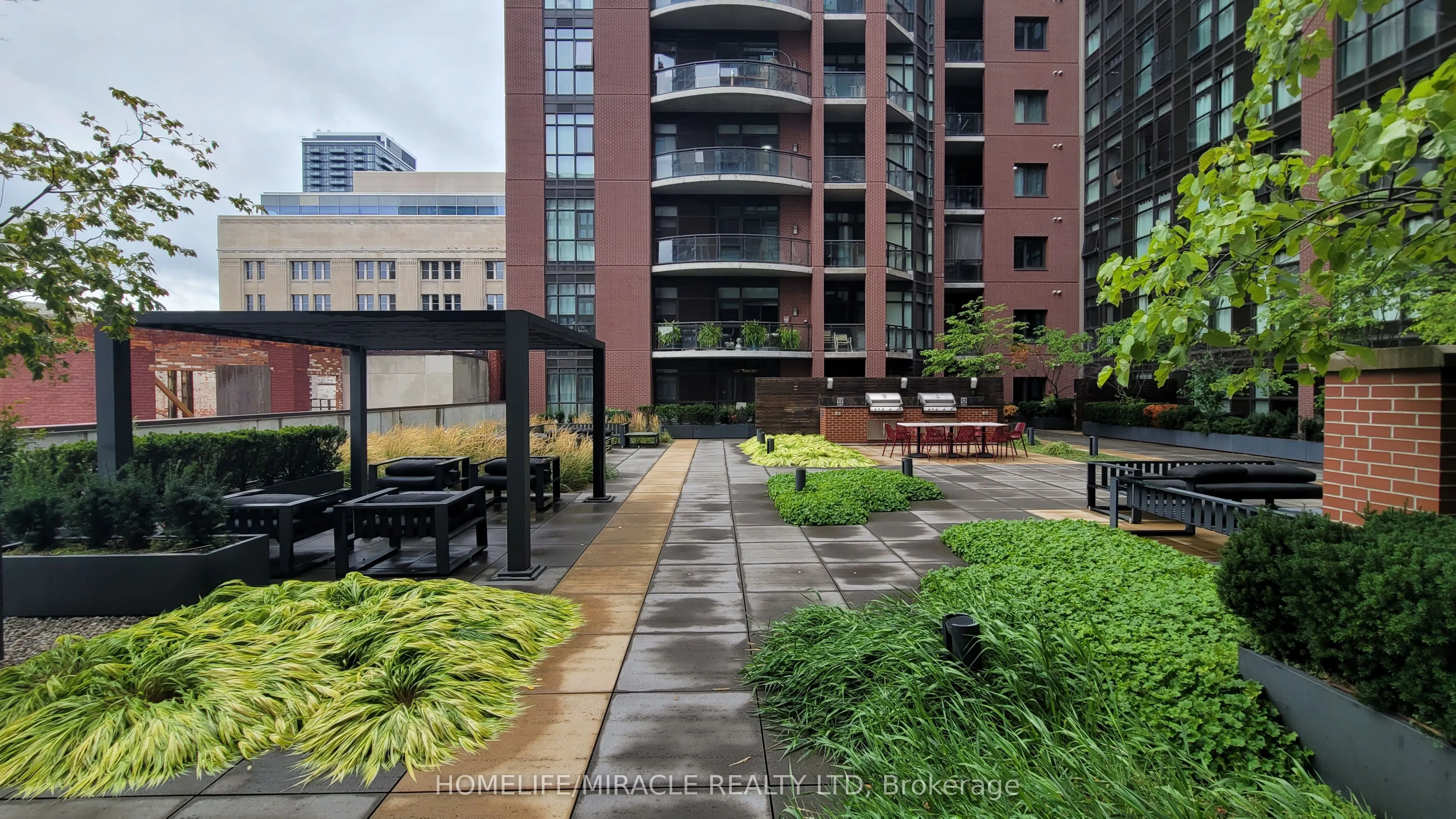 118 king Street E, #422