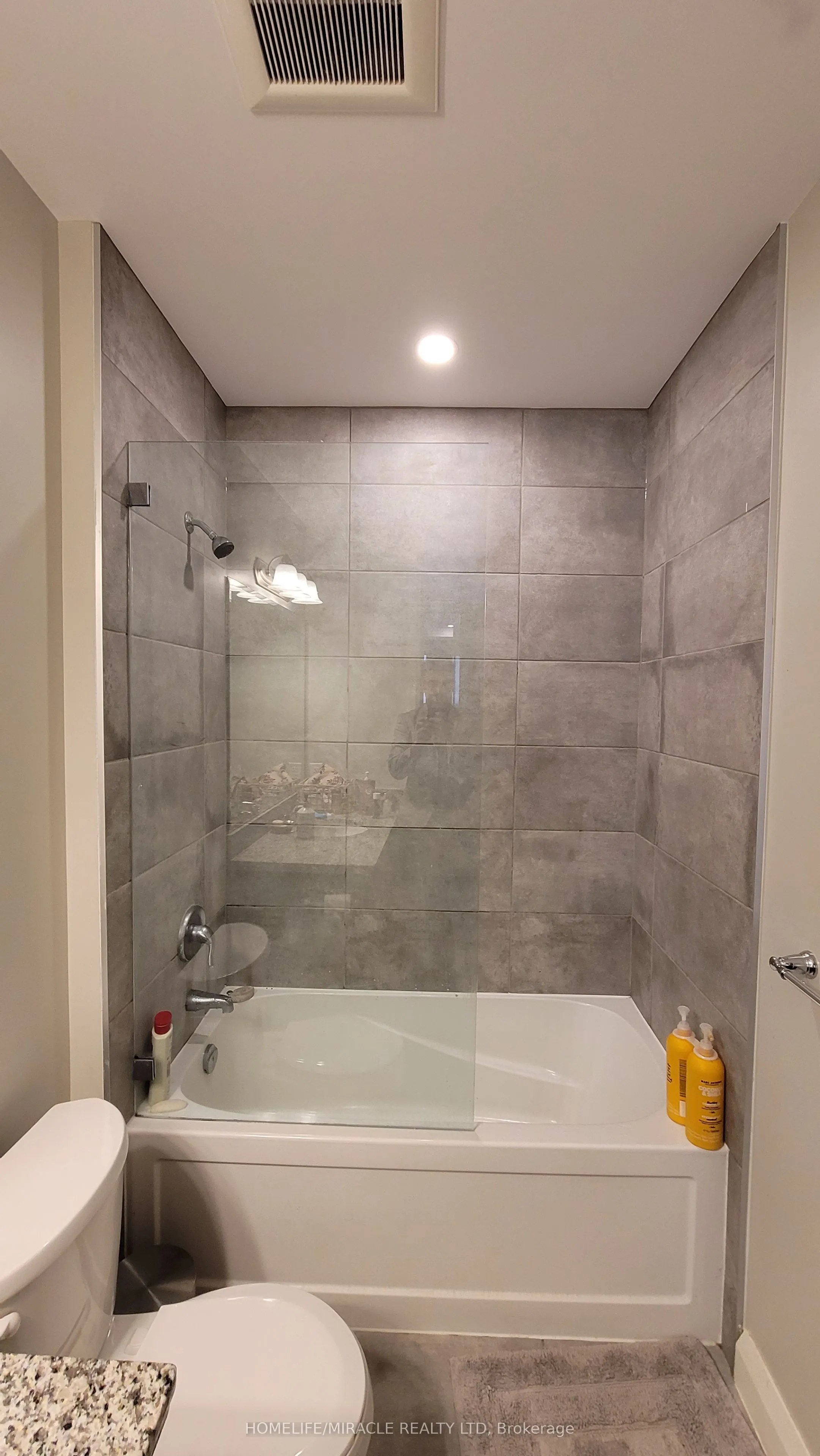 118 king Street E, #422