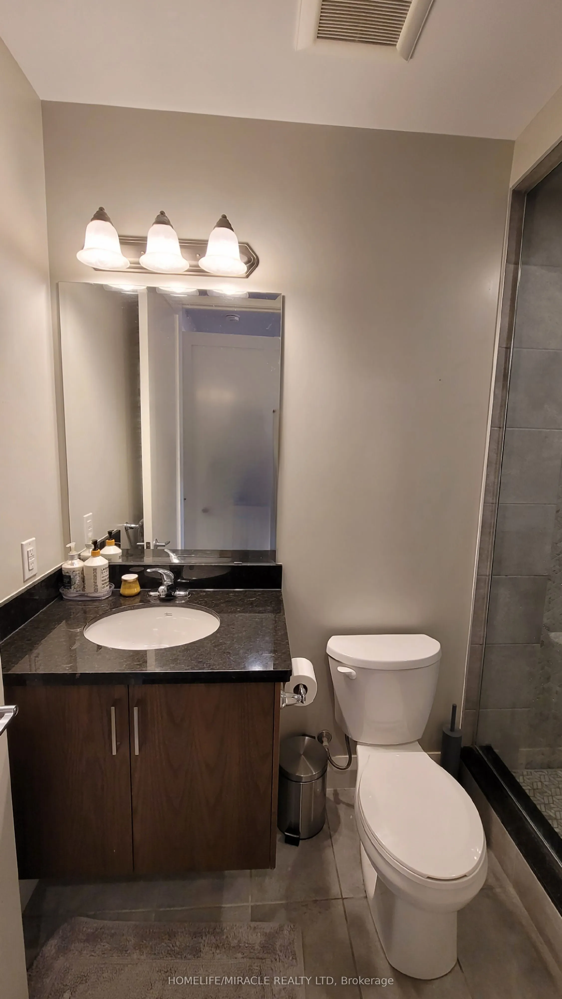 118 king Street E, #422