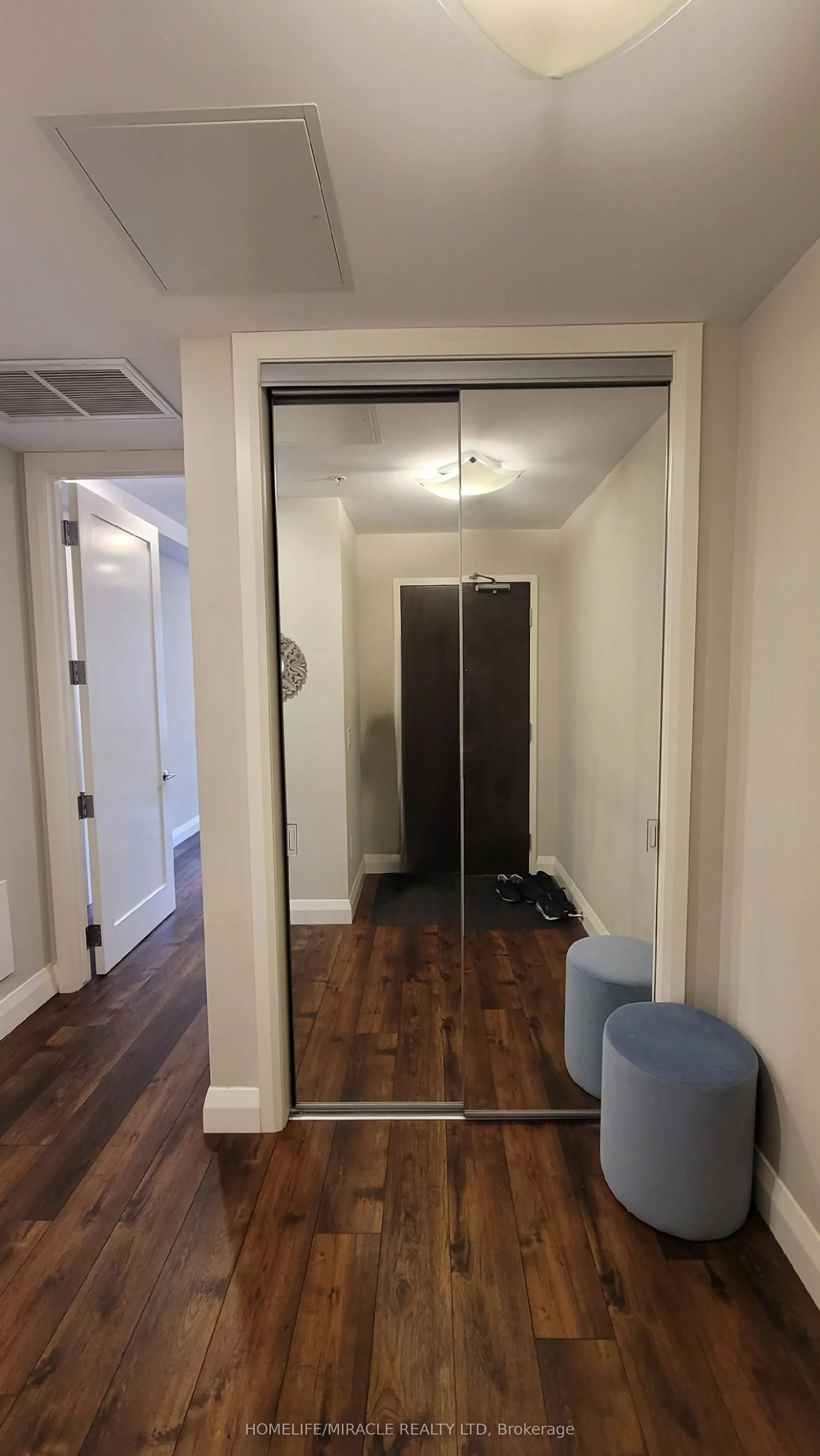118 king Street E, #422