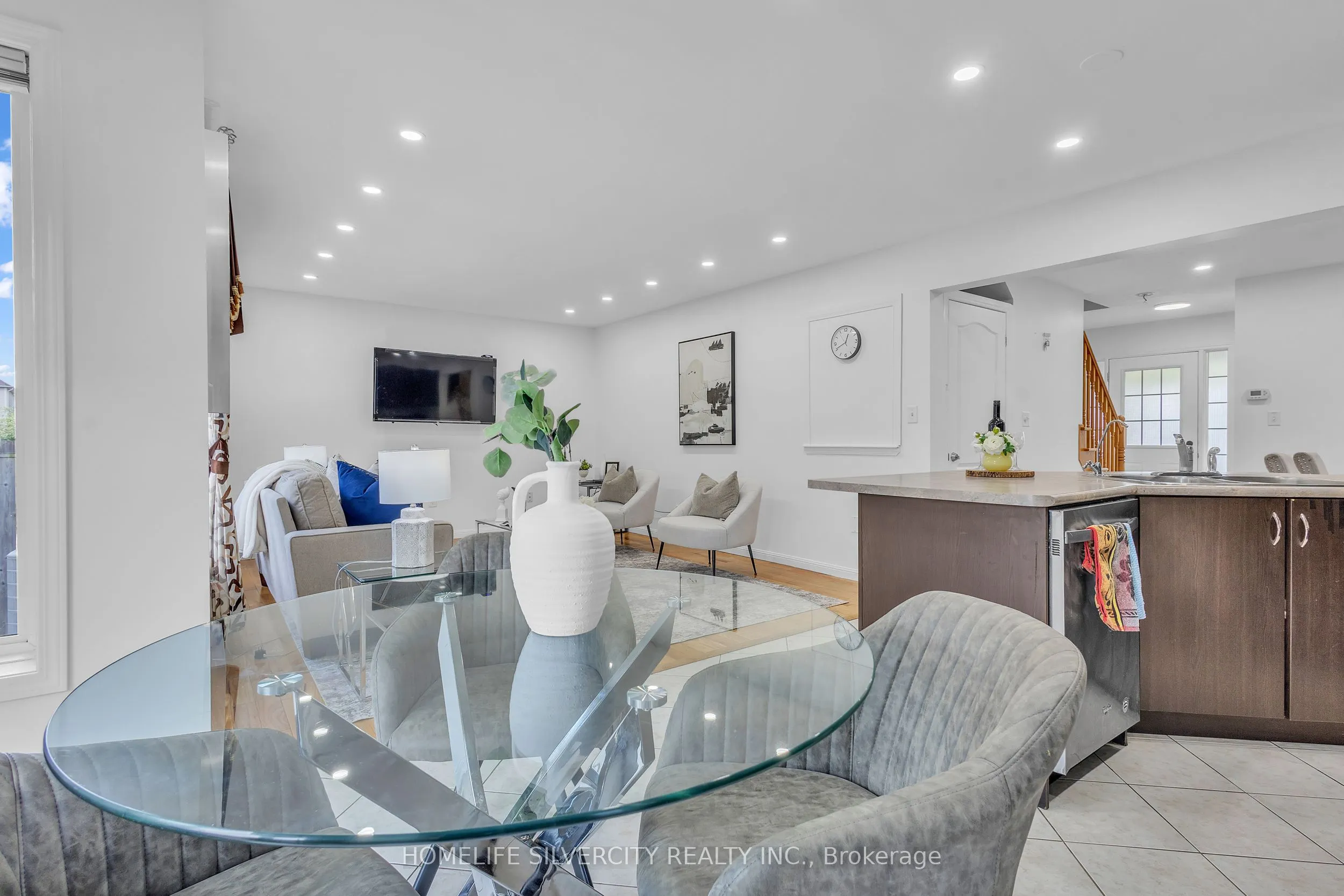 28 Silverthorne Drive