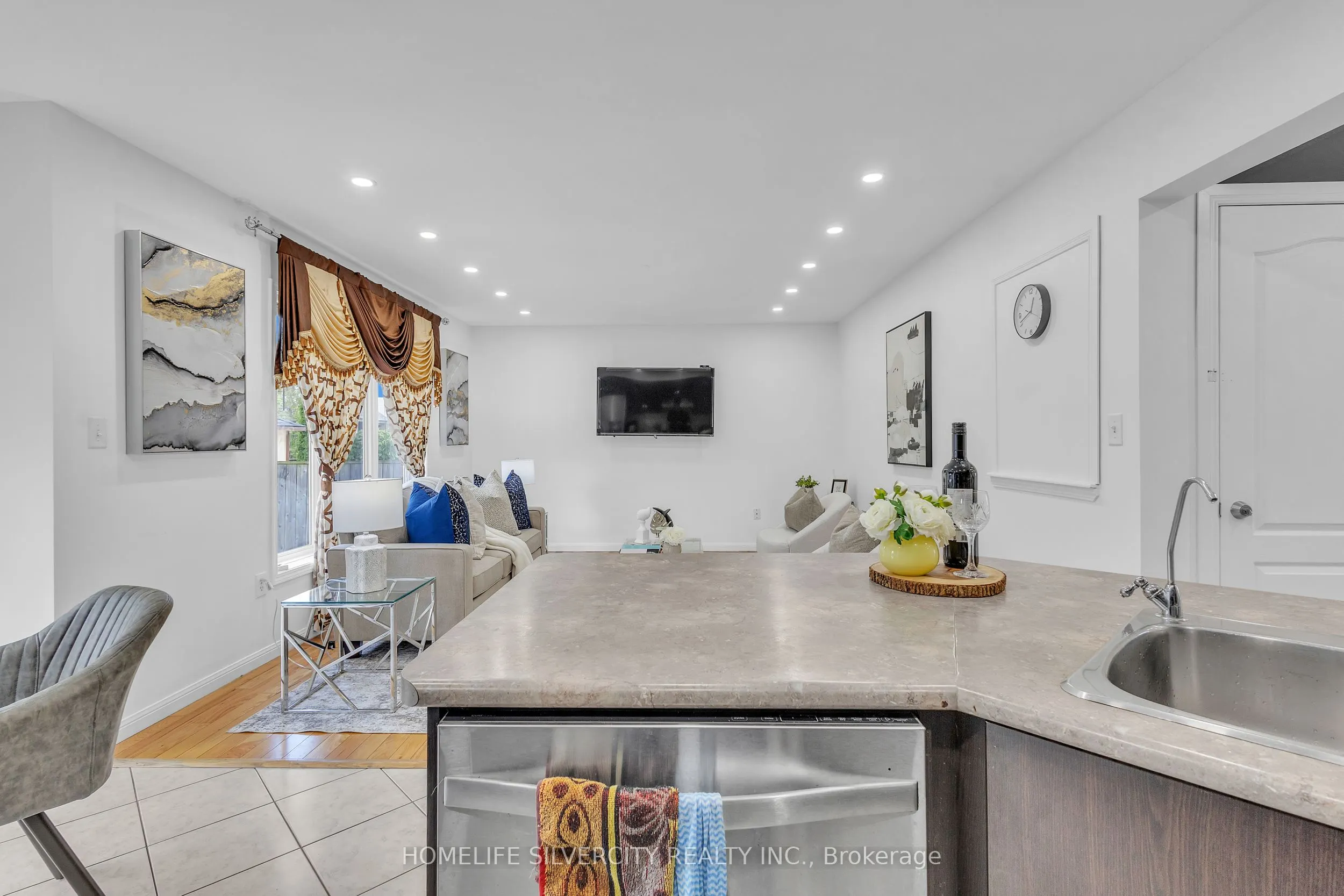 28 Silverthorne Drive
