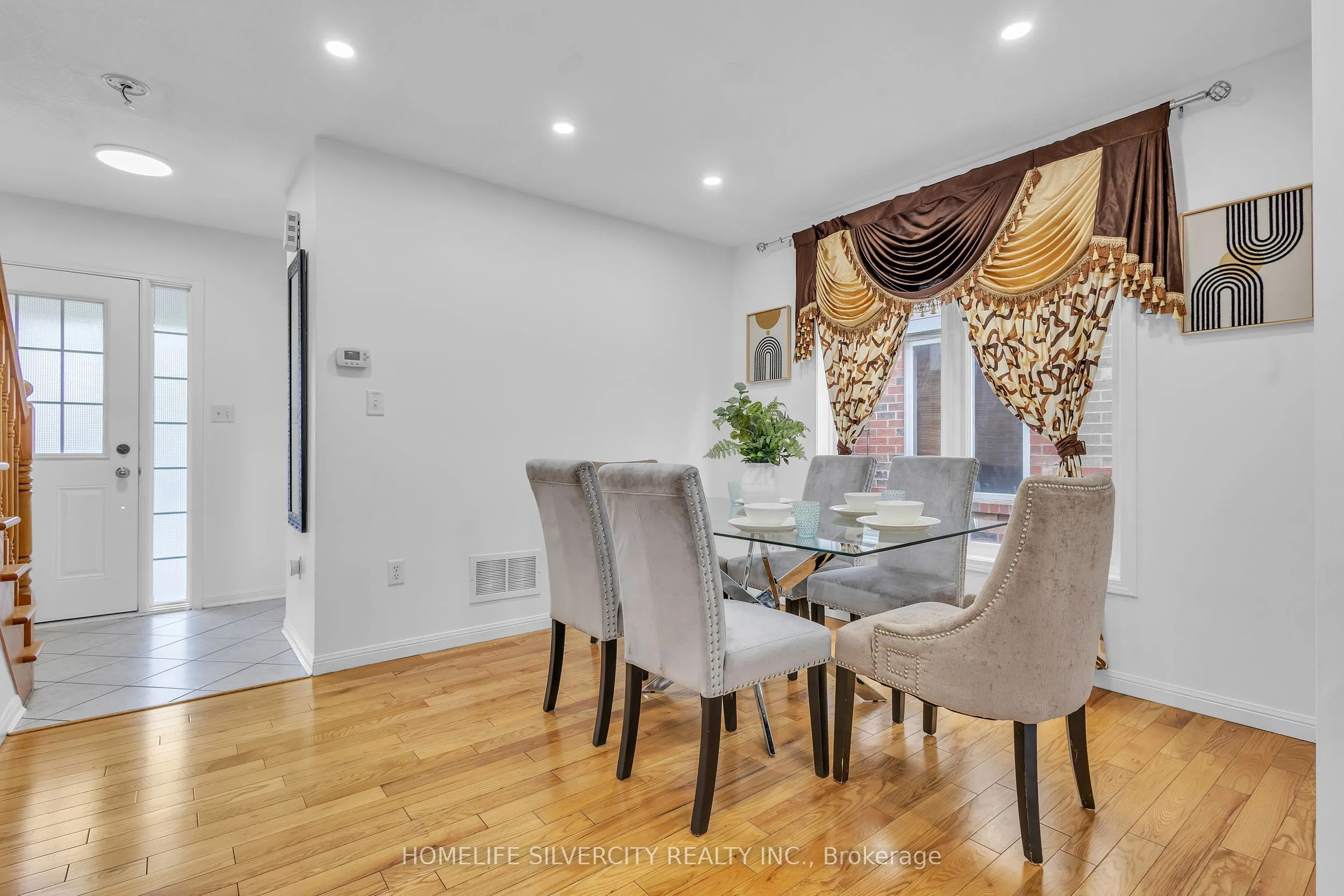 28 Silverthorne Drive